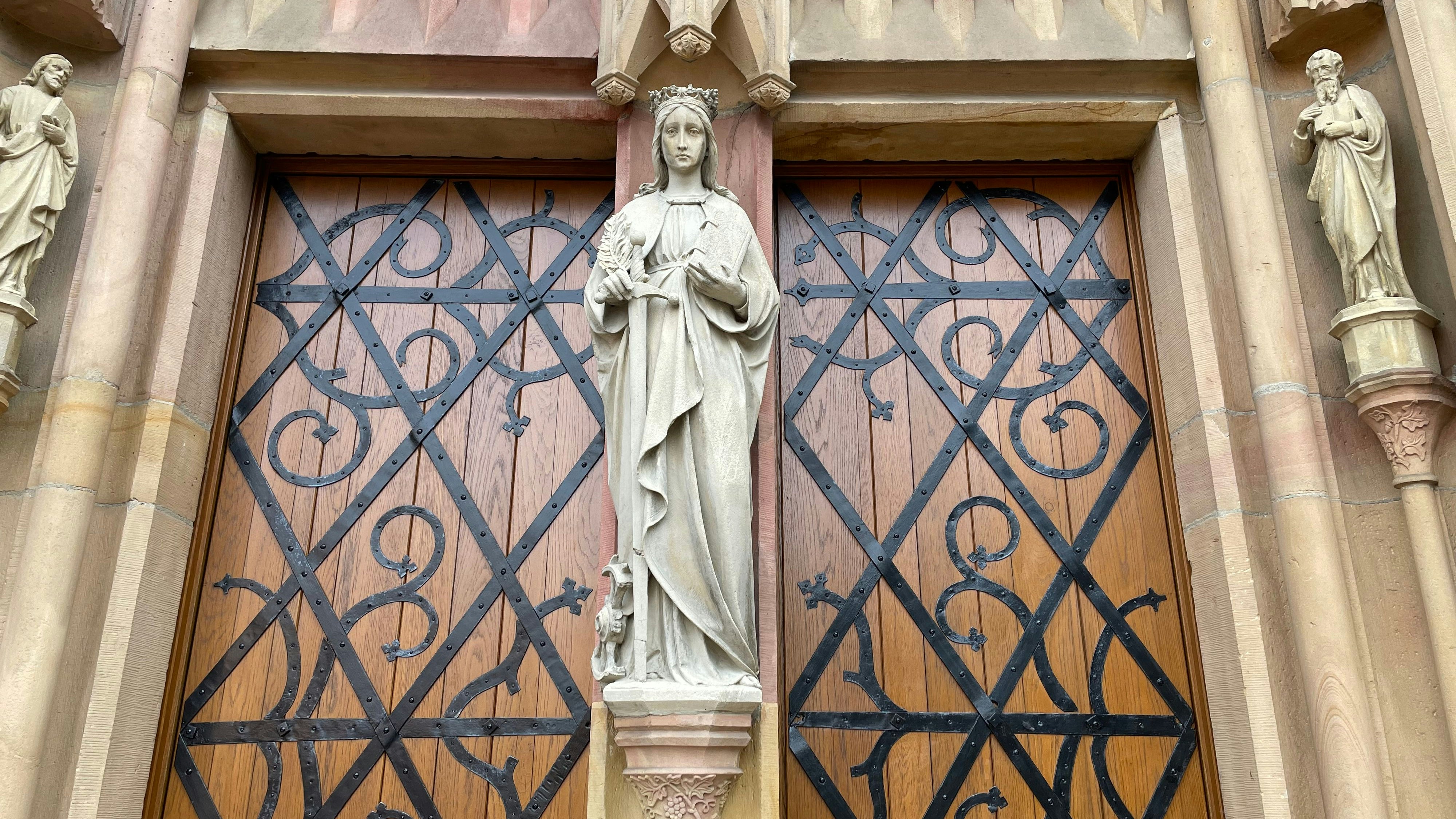 Tür ist noch verschlossen: Bislang ist Pfarrer Kenkel nicht in die Pfarrgemeinde St. Katharina von Siena zurückgekehrt. Foto: G. Meyer