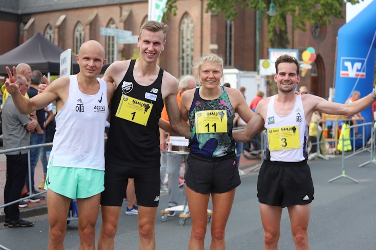 Die Sieger und Platzierten über 10 Kilometer: (von links) Michael Majewski, Matthias Bergmann, Christina Gerdes, Pascal Wedeken. Fot: M. Passmann