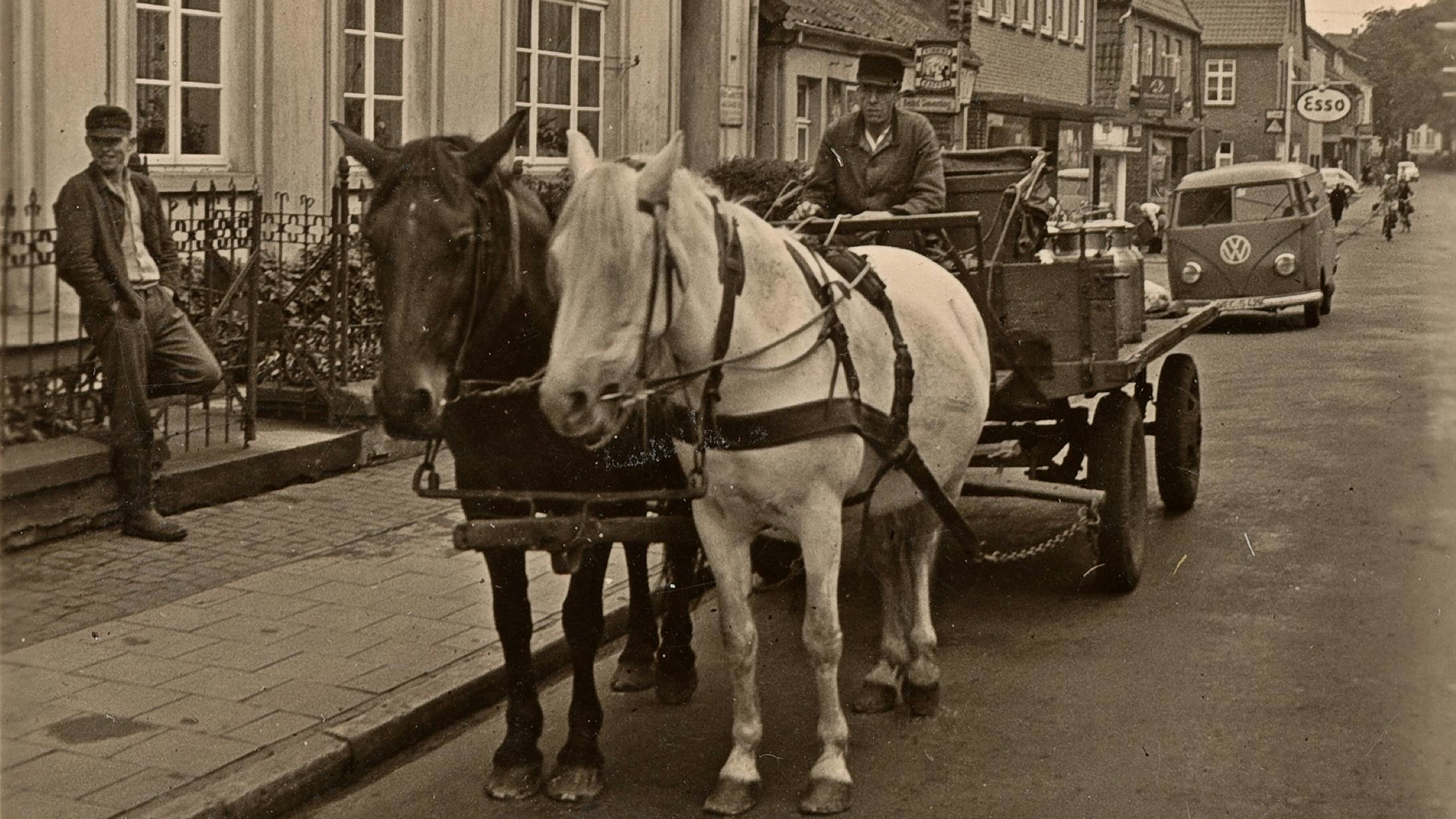 Clemens Kathmann ist am 30. September 1961 auf der Keetstraße bei seiner endgültig letzten Milchfuhre unterwegs. Arvhivfoto: Bernhard Sieverding
