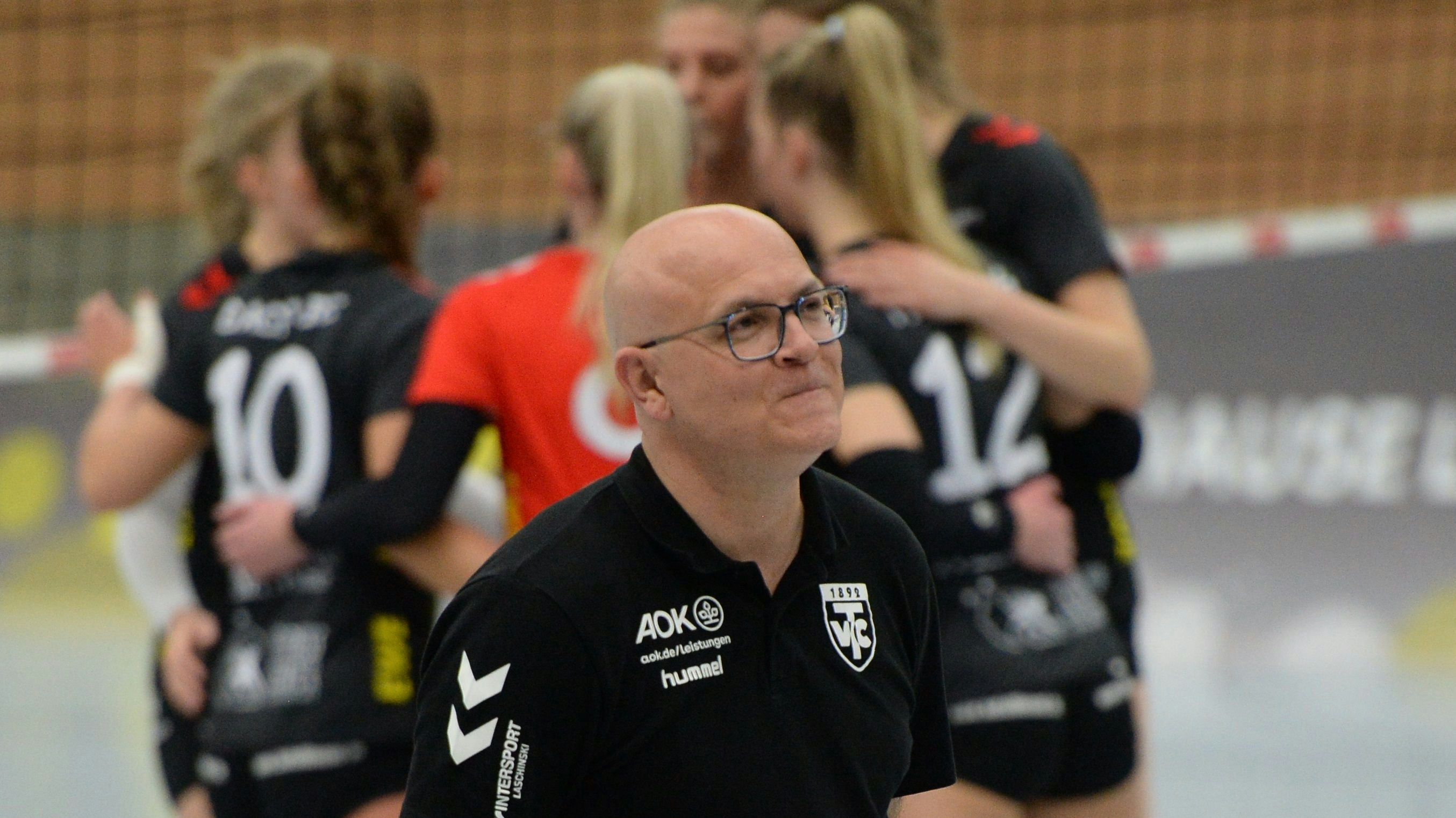 Hinterlässt ein bestelltes Feld: Tomislav Ristoski hat sich nach dreieinhalb Jahren als Trainer von den Volleyballfrauen des TV Cloppenburg verabschiedet. Foto: Langosch