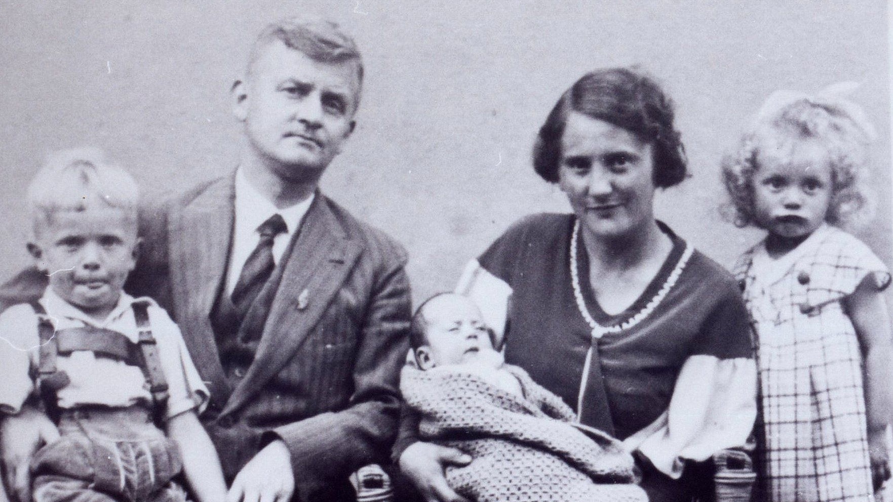 Mussten nach Oldenburg ziehen: Franz Sauerland mit seiner Frau und den drei Kindern. Foto: Franz Hericks