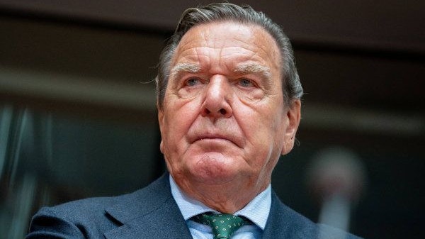 Steht unter Druck: Altkanzler Gerhard Schröder (SPD). Foto: dpa/Nietfeld