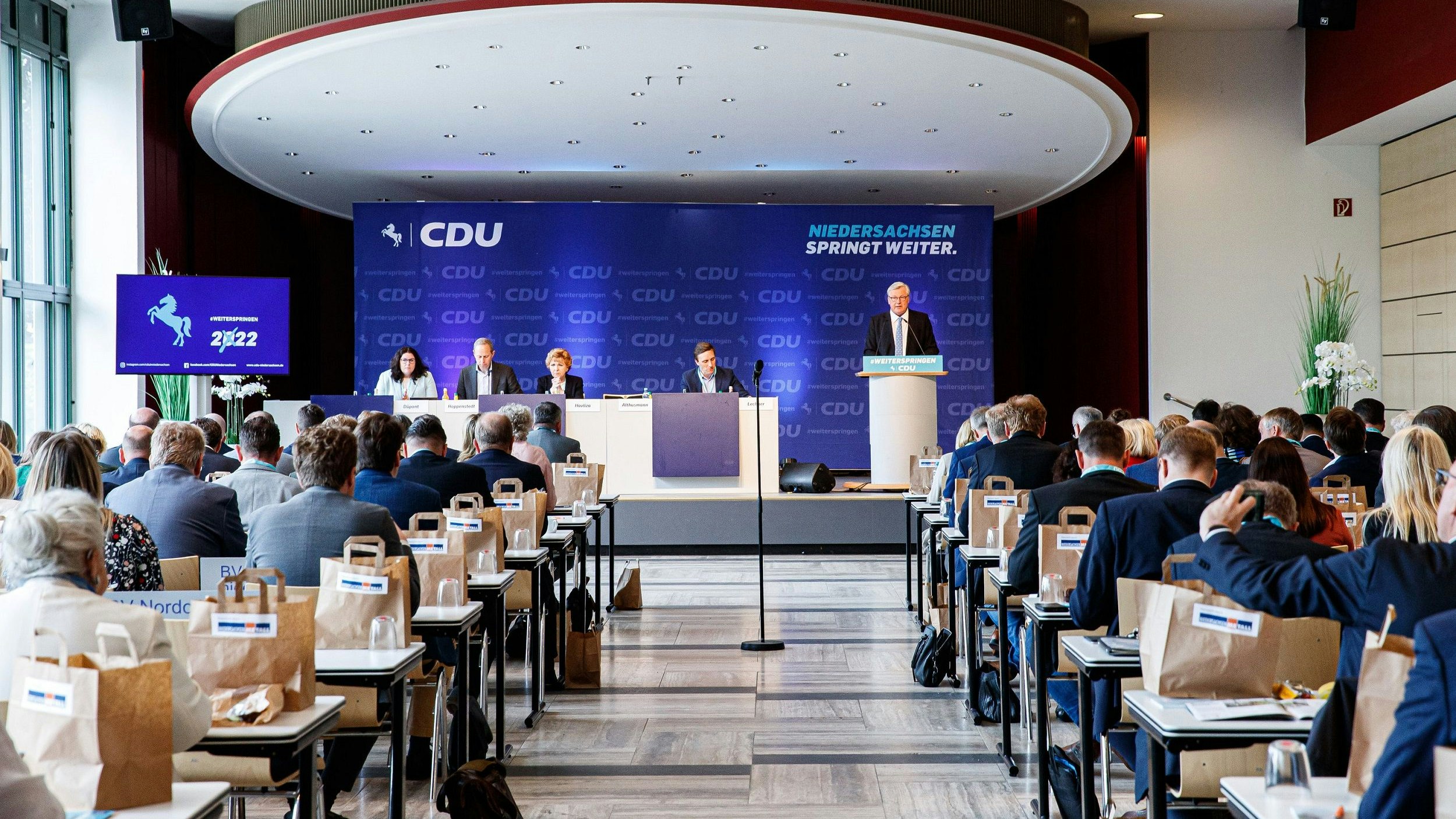 Versammlung der CDU-Vertreter zur Listenaufstellung: Erstmals geht jeder zweite Platz an eine Frau. Foto: dpa/Matthey