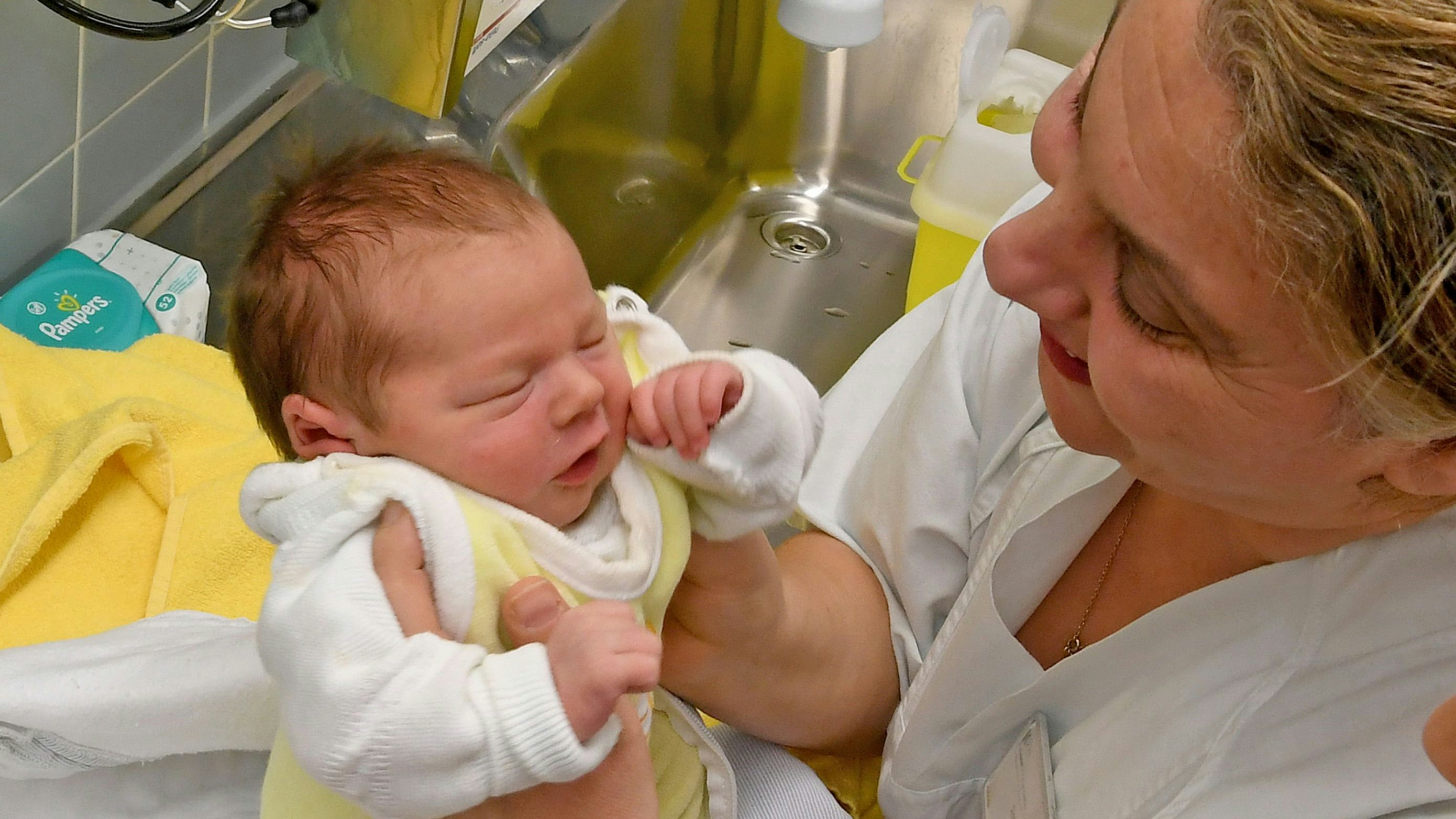 Eines von fast 4000: In den Krankenhäusern Südoldenburgs kamen 2021 so viele Babys auf die Welt wie nie zuvor. Foto: dpa/Hollemann