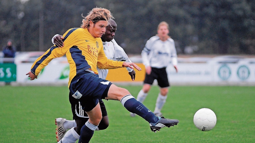 BVC-Zeiten: Das Bild zeigt den ehemaligen Cloppenburger Stürmer Edin Terzic (vorne) in der Oberliga-Saison 200809 im Spiel gegen den BSV Rehden. Archivfoto:  Langosch