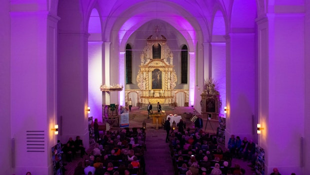 Star-Harfenist spielt bei Oratorium in der Vechtaer Klosterkirche