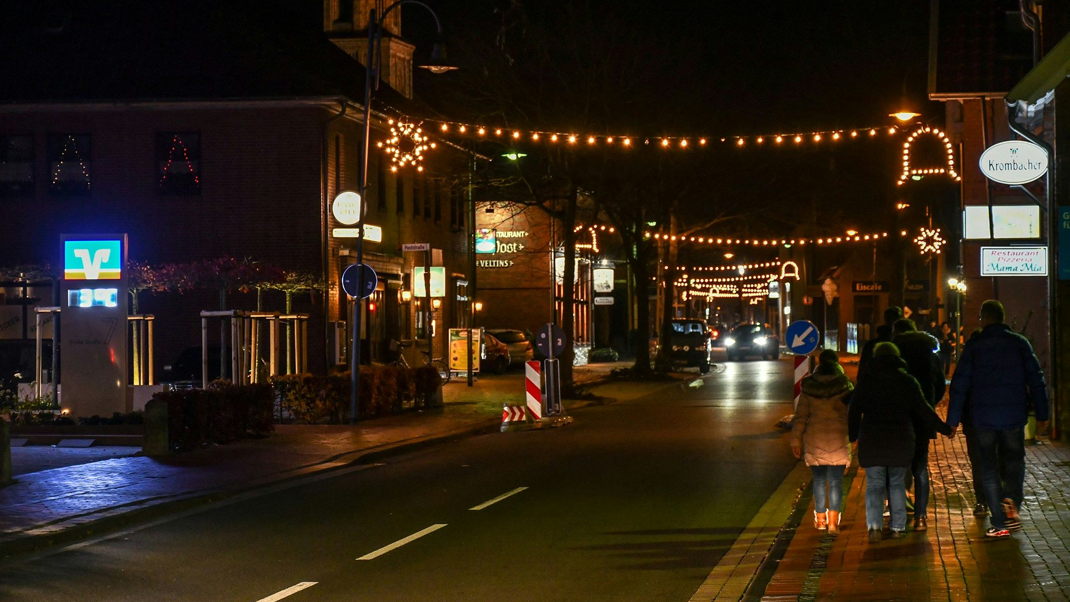 Energieeinsparungen zur Advents- und Weihnachtszeit angekündigt: Die Lichterketten sollen innerorts auf den Bereich Badberger Straße bis Neuenkirchener Straße beschränkt werden. Foto: Vollmer