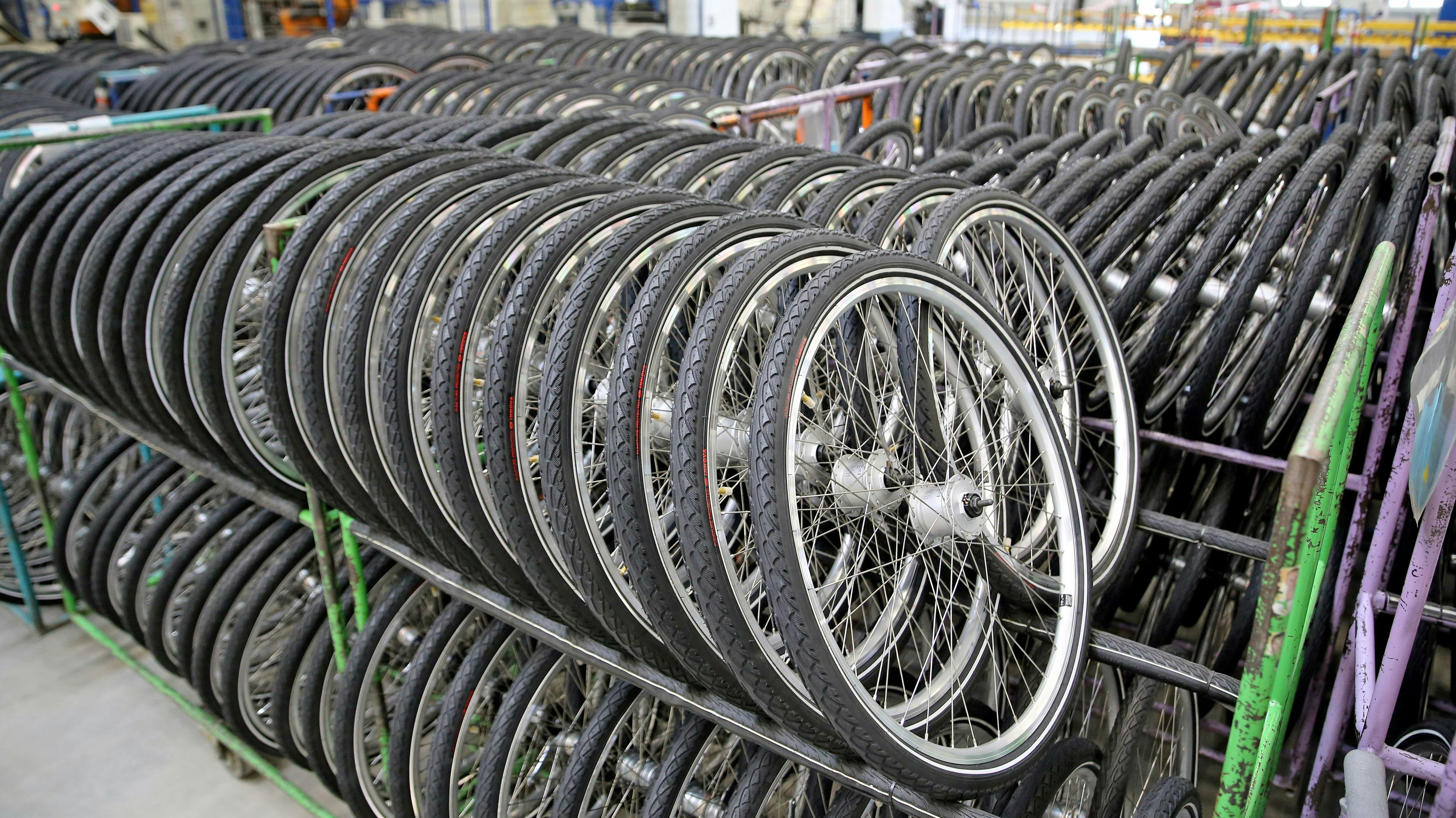 Auftragsstau in der Fahrradbranche: Herstellern fehlt an es Bauteilen, um der hohen Nachfrage zu entsprechen. Symbolfoto: Jan Woitas/dpa