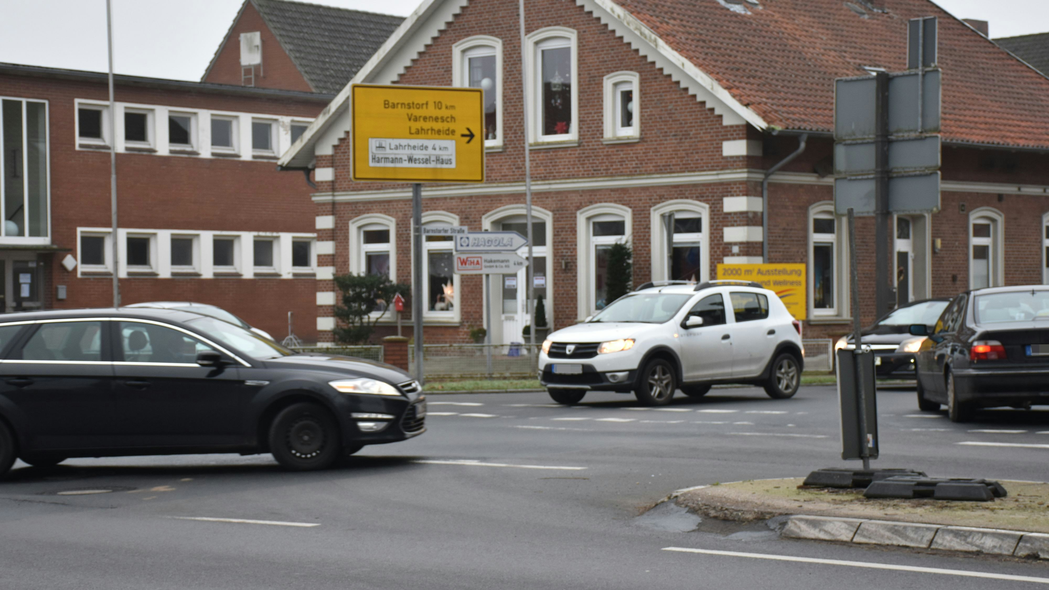 Insbesondere morgens und zum Feierabendverkehr ist an der Kreuzung&nbsp;Vechtaer Straße/Barnstorfer Straße/Huntestraße/Hauptstraße in Goldenstedt viel los. Archivfoto: Ferber