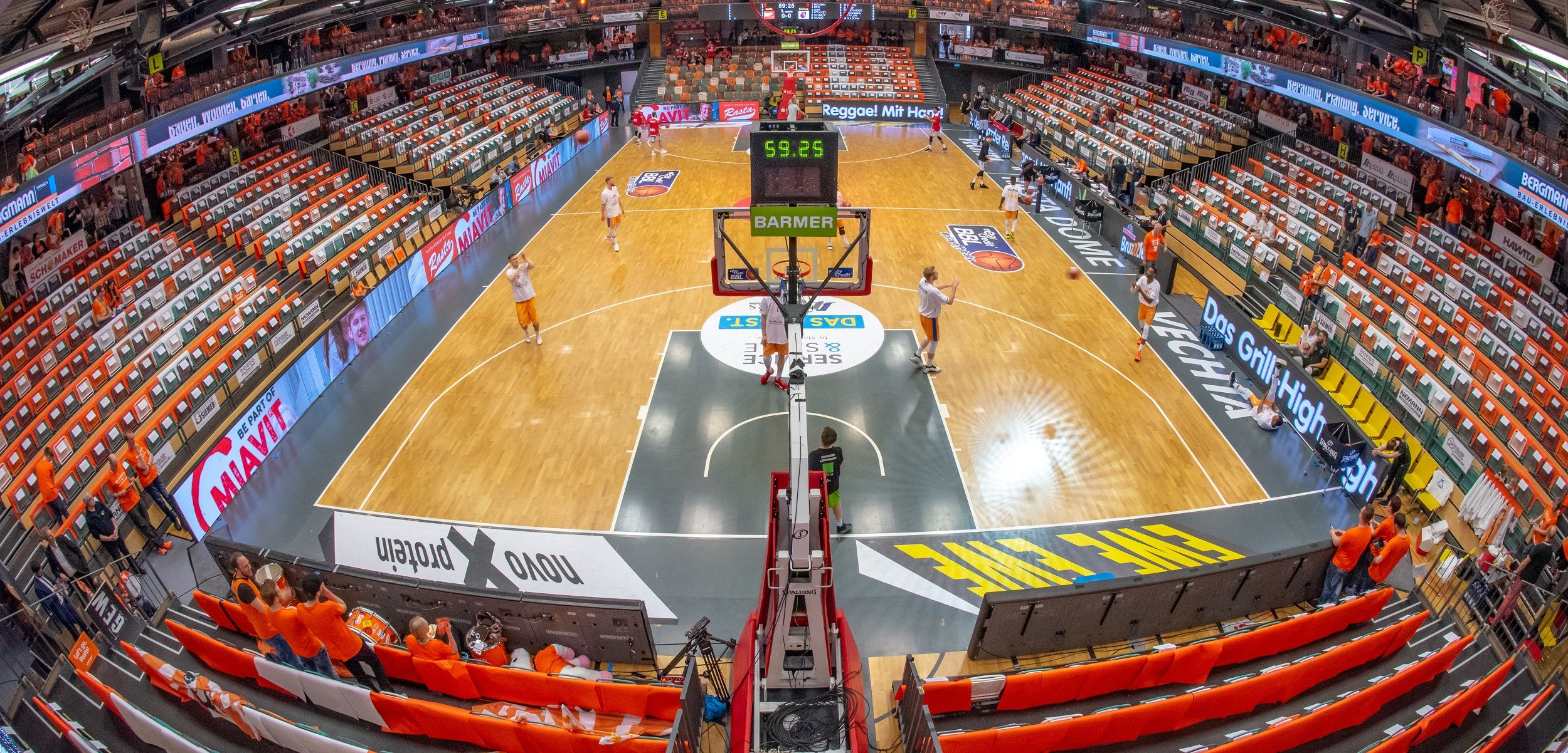 Basketball-Arena als Ort des Polit-Duells: der Rasta-Dome in Vechta. Foto: Becker