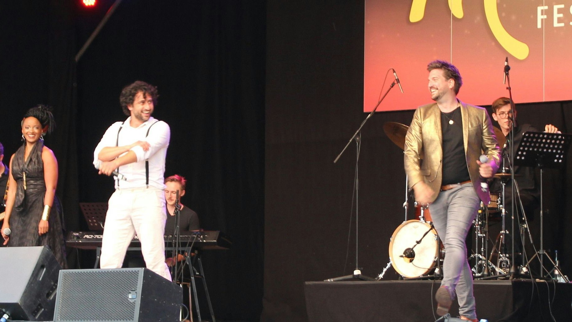 Geballte Musikpower: Florian Hinxlage (rechts) mit Kollegen beim "Dinklager Musical Festival" 2020. Künftig will der Dinklager Laien auf die Bühne bringen. Foto: Heinzel