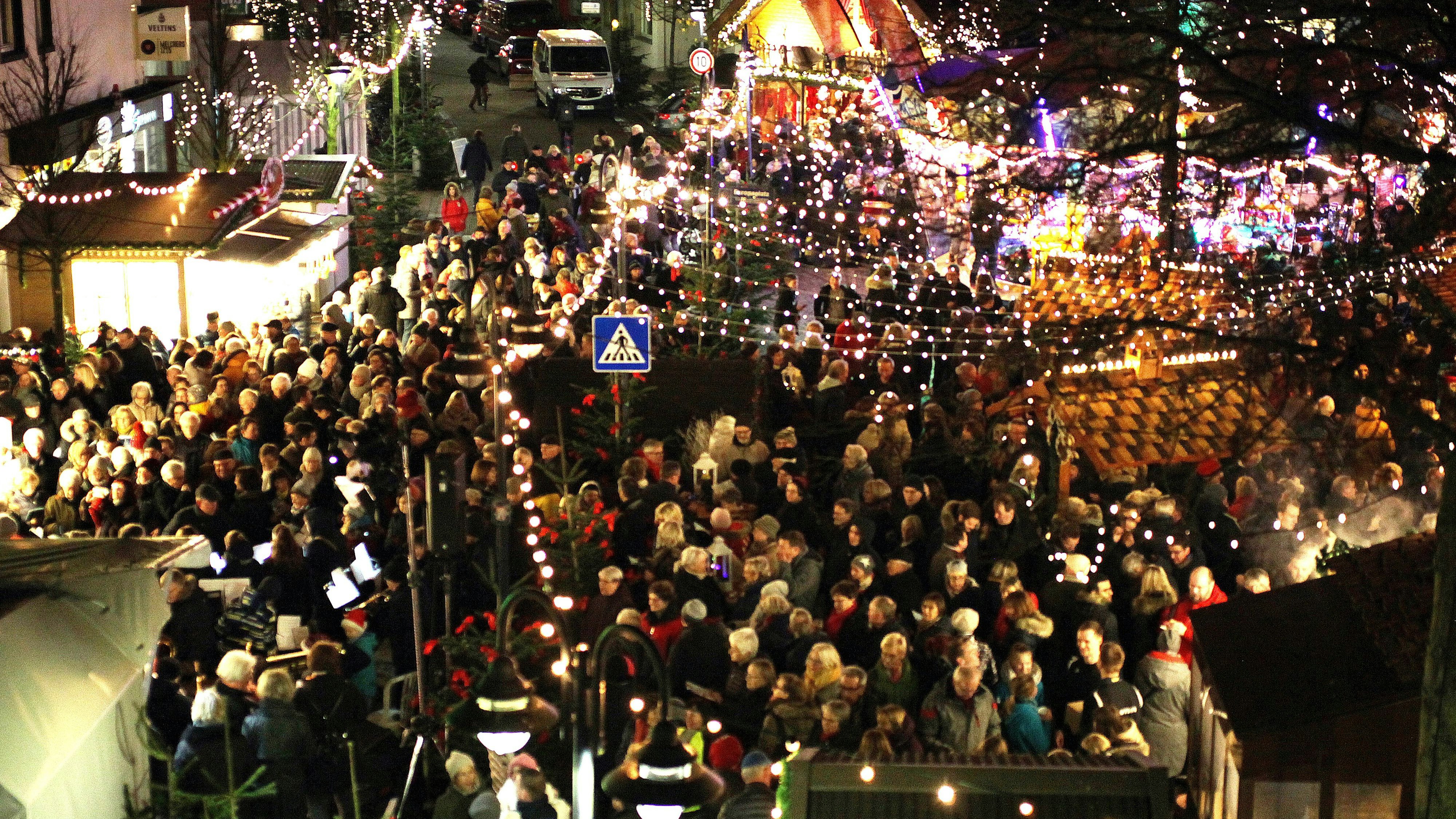 In Vechta wird es ab dem 25. November (Donnerstag) wieder einen Weihnachtsmarkt geben. Wer auf dem Markt etwas verzehren möchte, muss die 3G-Regelung erfüllen. Archivfoto: OM-Medien/Schikora