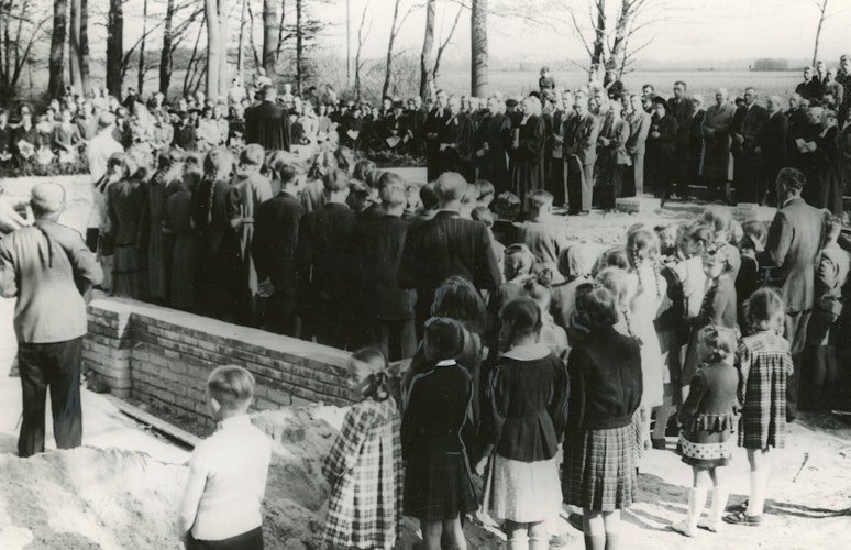 Die Grundsteinlegung 1951 für die Gethsemanekirche. Foto: Archiv Heimatverein Bakum