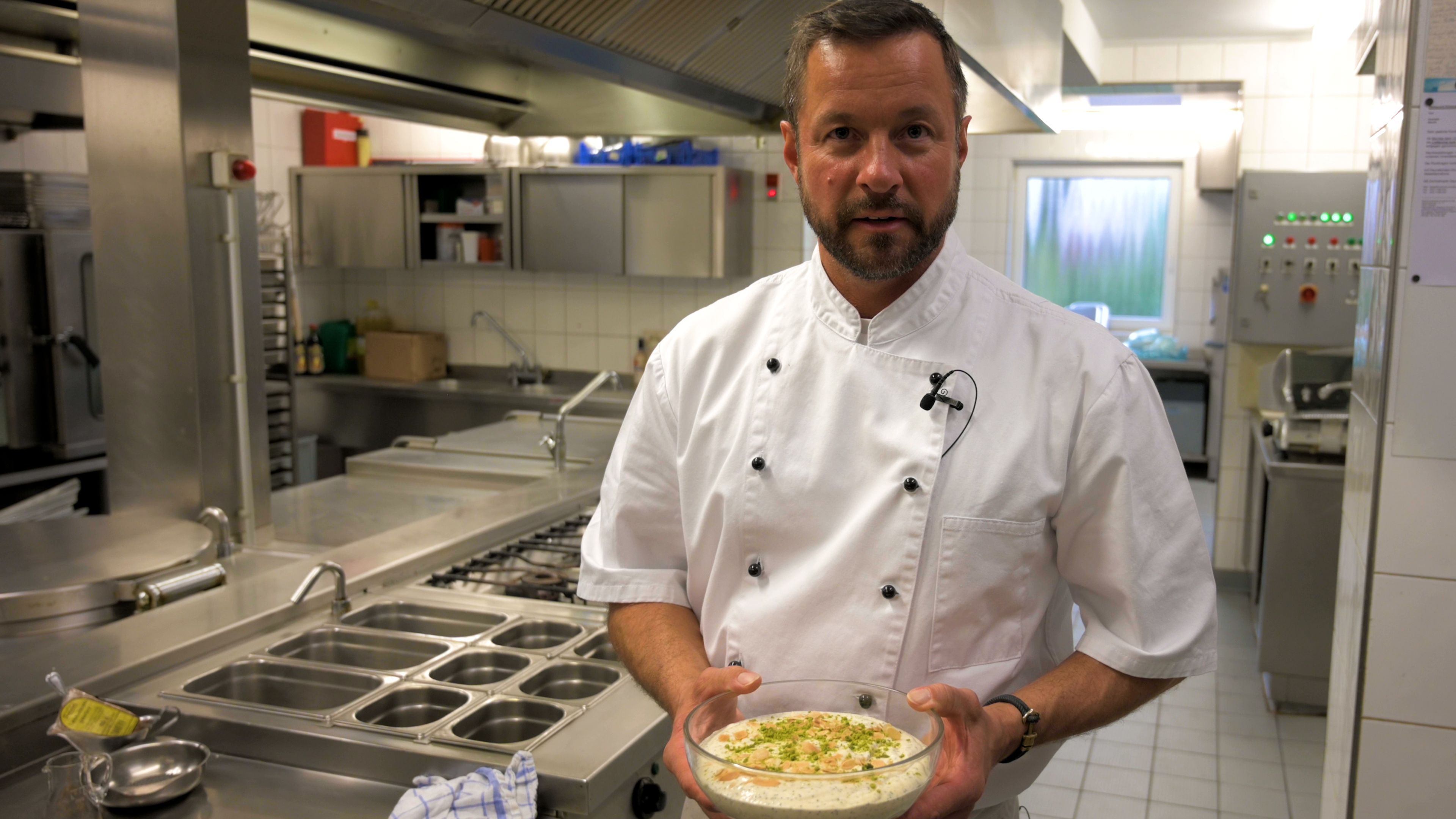 Küchenchef Bernd Schomaker verrät seine Dessert-Idee für die Feiertage. Foto: Duzat