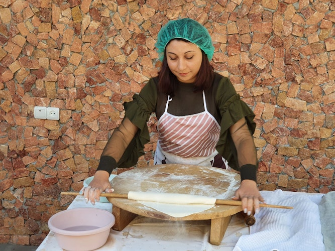 Brotbacken in Armenien gilt als immaterielles Kulturerbe. Foto: Kessens