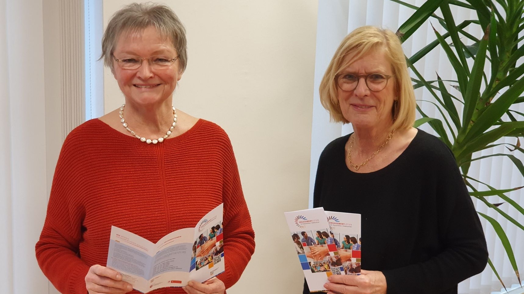 Suchen nach Engagementlotsen: Rita Moorman (links) und Jutta Klaus werben für die Qualifizierung für die Ehrenamtlotsen. Foto: Kessens