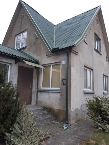 Gebäude Nummer drei: In dieses alte Haus soll das Kinderheim St. Kazimier kommendes Jahr einziehen. Dafür muss es noch saniert werden. Foto: Hoping