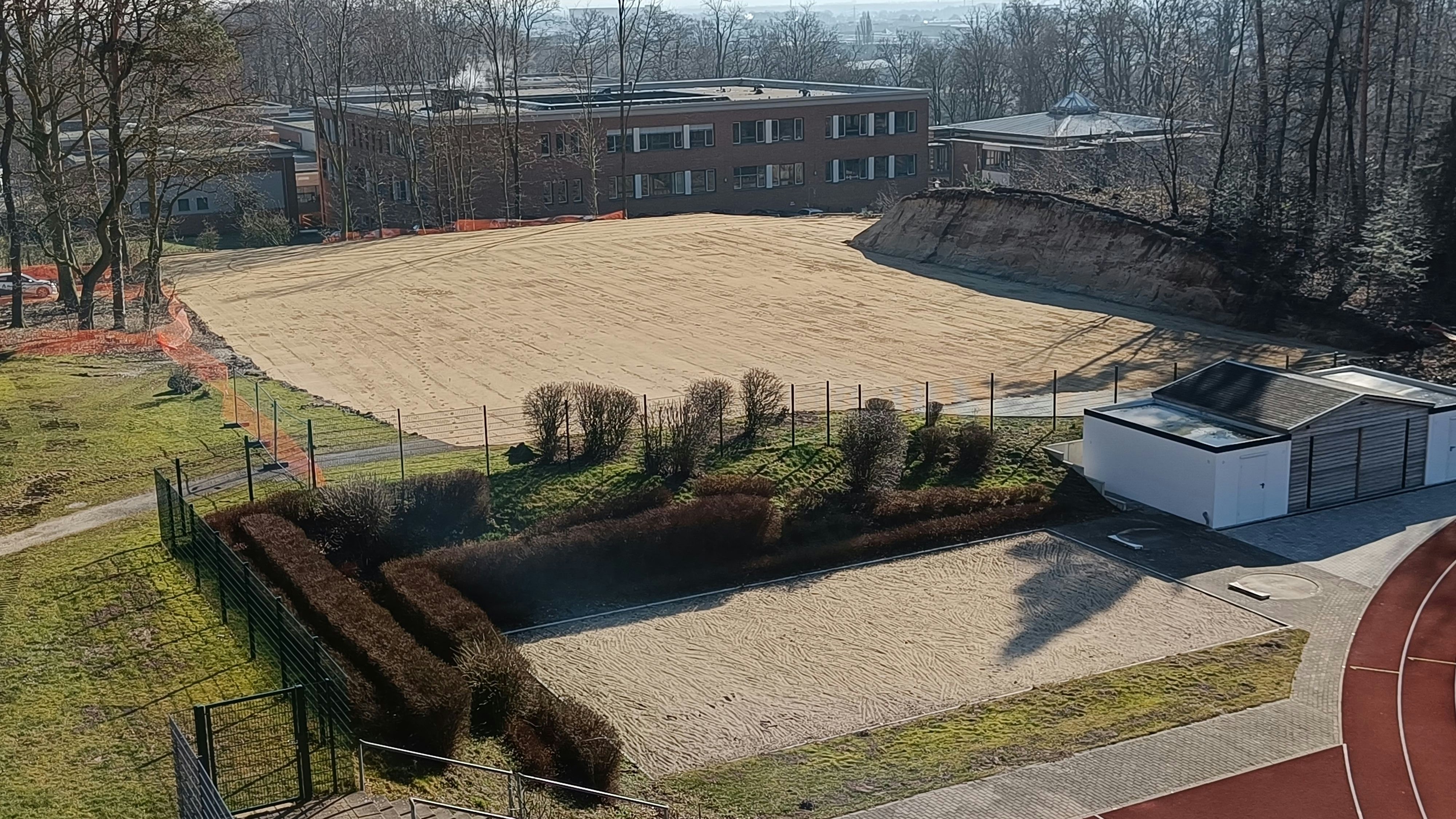 Hier wurde Ende Februar eine Freifläche für die weiteren Baumaßnahmen geschaffen: das Gelände der neuen Sporthalle des Dammer Gymnasiums.&nbsp; &nbsp;Foto: Landkreis Vechta/Nordhoff