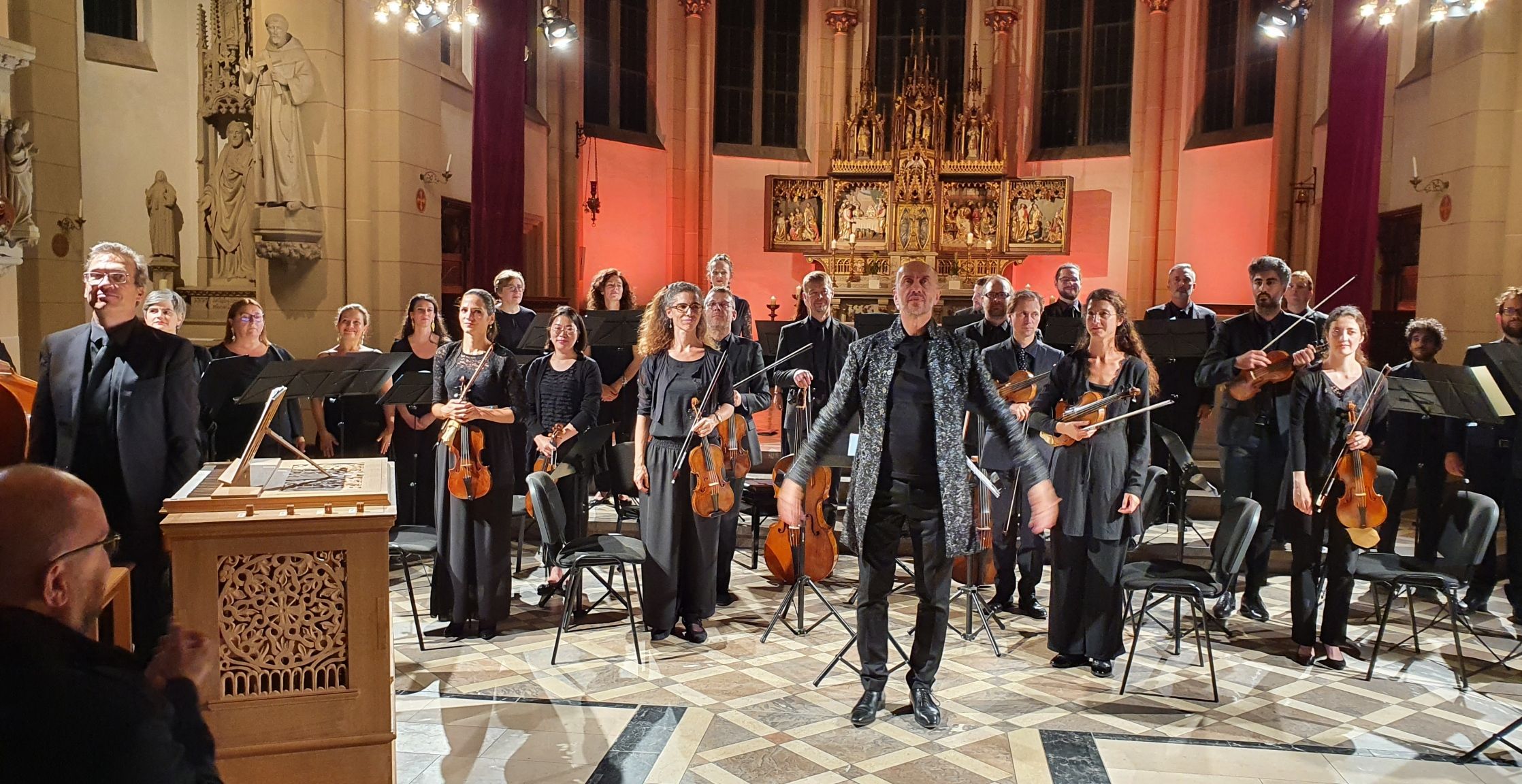 Gefeiertes Gastspiel: Das Ensemble „Le Concert Spirituel“ unter der Leitung von Hervé Niquet bei dem Konzert in der Friesoyther Kirche St. Marien. Foto: Kessens