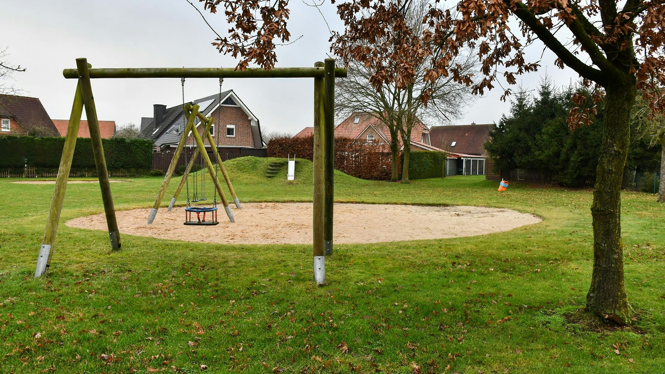 In einem ordentlichen Zustand: Der Spielplatz am Ahornring in Holdorf-Ort soll künftig aber noch besser ausgestattet werden. Foto: Vollmer