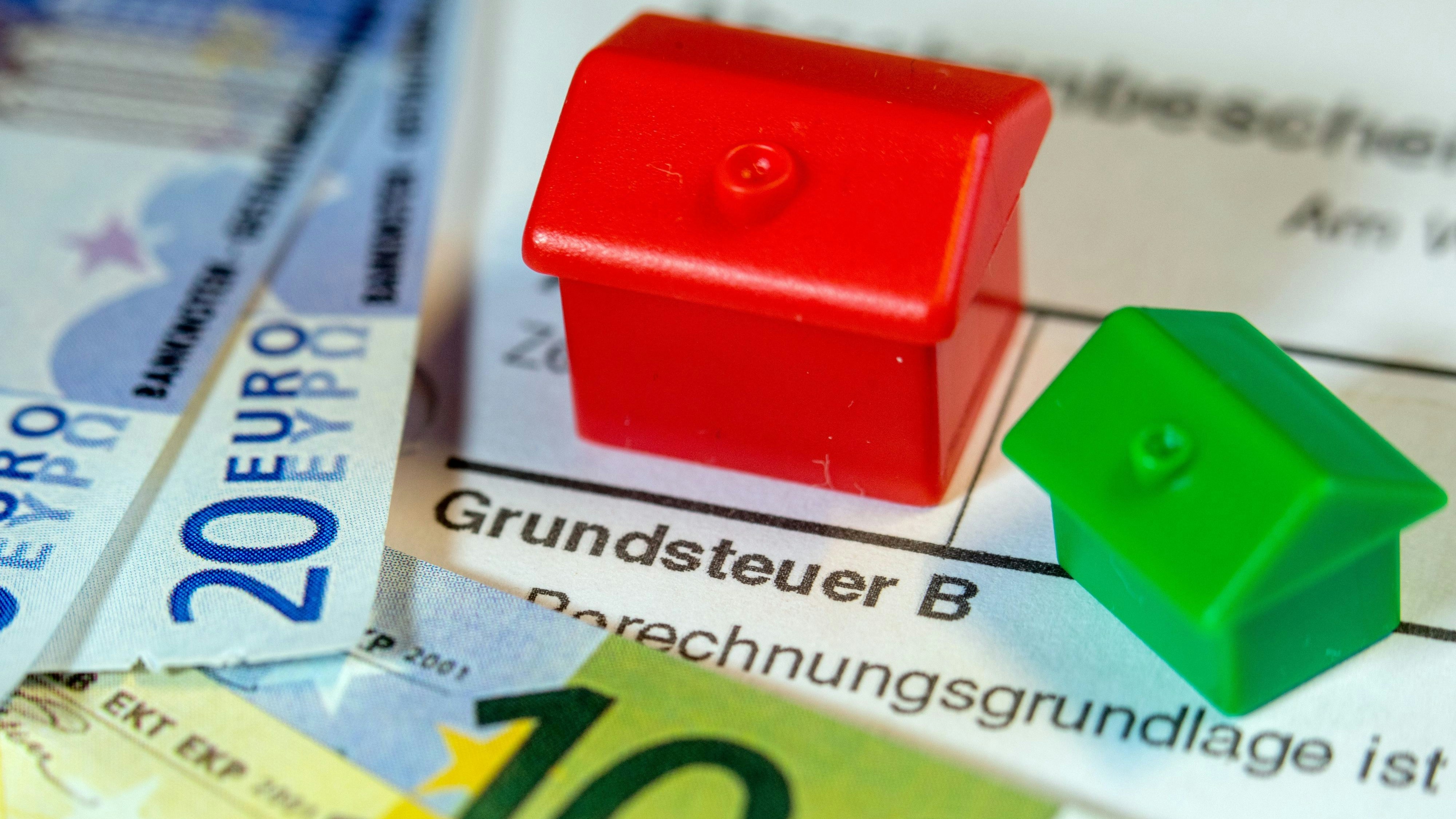Die Grundsteuer wird neu berechnet. Bis zum 31. Oktober müssen Immobilieneigentümer den Finanzämtern die Daten ihrer Grundstücke übermitteln.&nbsp; Foto: dpa/Büttner