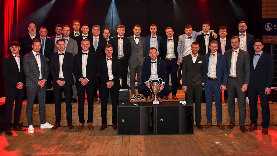 Legten eine überragende Fußball-Saison hin: Das Team der 1. Herren des SV Holdorf wurde zur Mannschaft des Jahres gekürt. Foto: Vollmer
