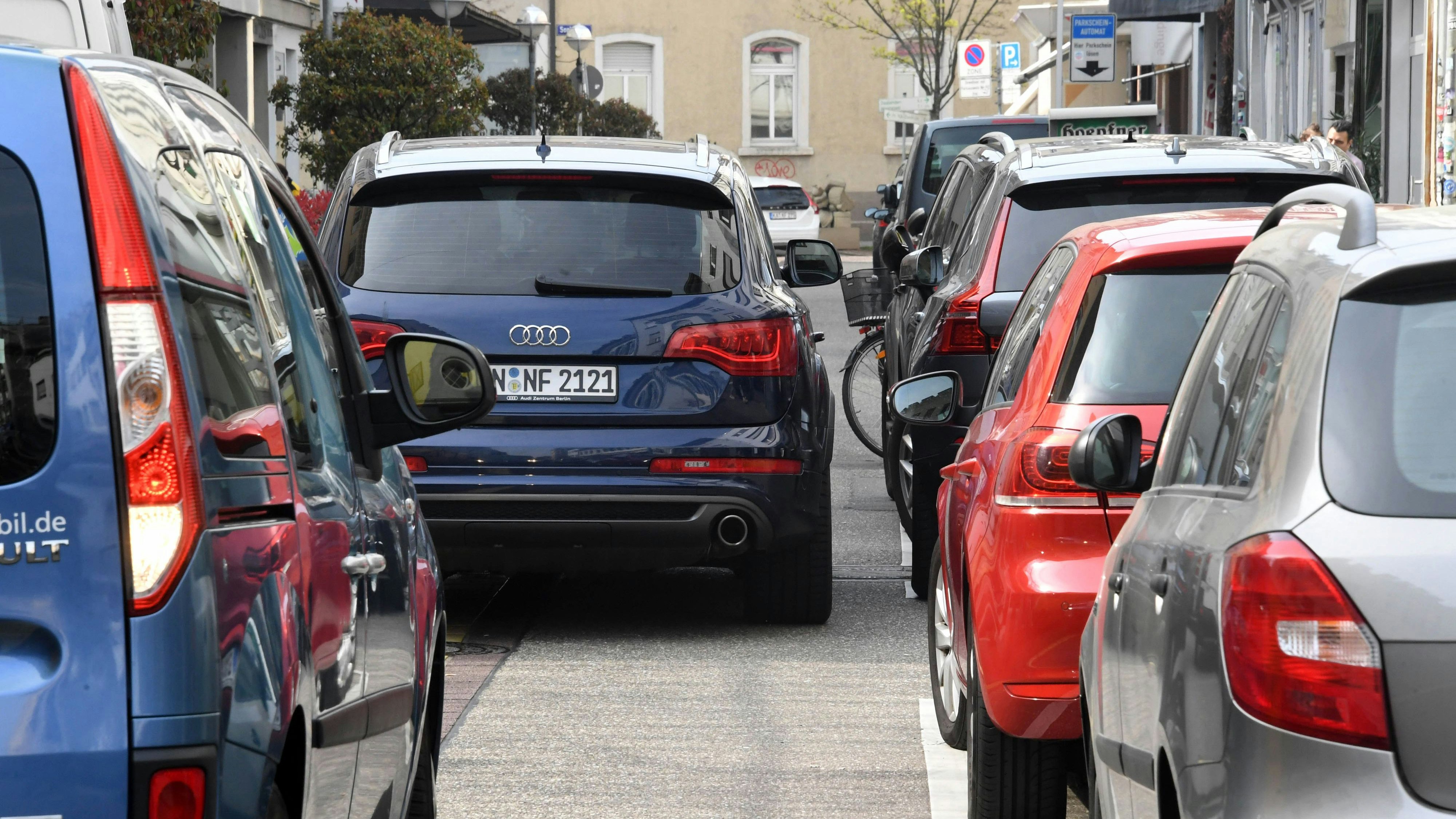 Die Zahl der zugelassenen Kraftfahrzeuge wächst im Oldenburger Münsterland immer weiter. In manchen Kommunen sind bereits mehr als 900 Fahrzeuge je 1000 Einwohner registriert.&nbsp; &nbsp;Foto: dpa/Deck