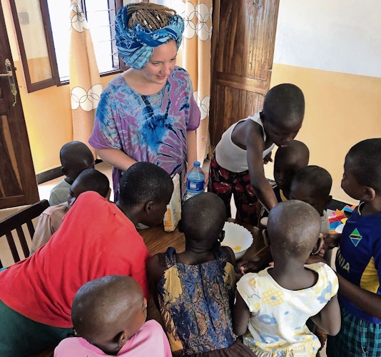 Immer wieder vor Ort: Lina Bertzbach aus Cloppenburg engagiert sich in Tansania. Foto: Bertzbach