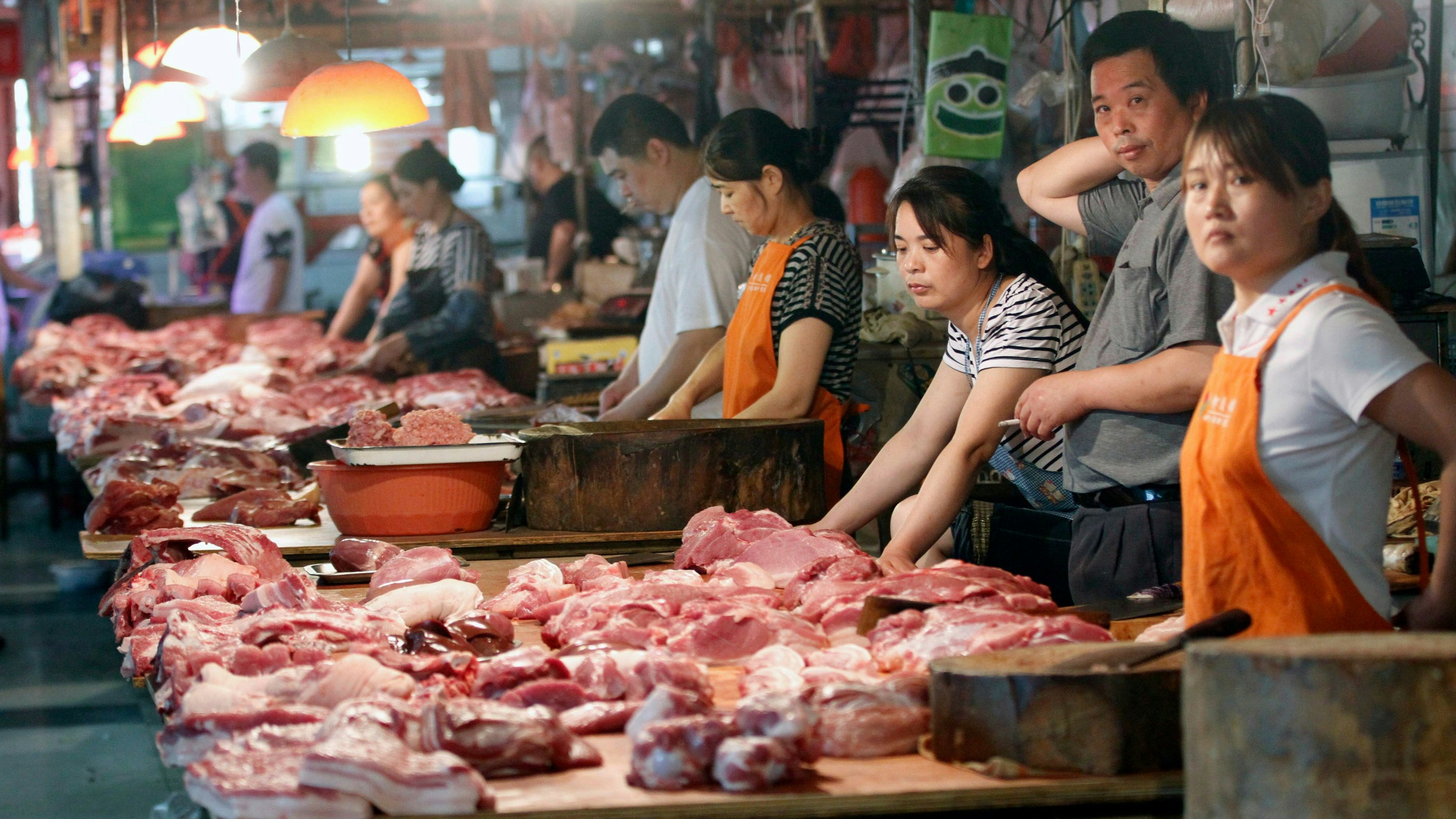 Wachsender Markt: Schweinefleisch ist in China gefragt. Deutsche Exporteure haben zurzeit aber das Nachsehen. Foto:&nbsp; dpa/ Dong Jinlin