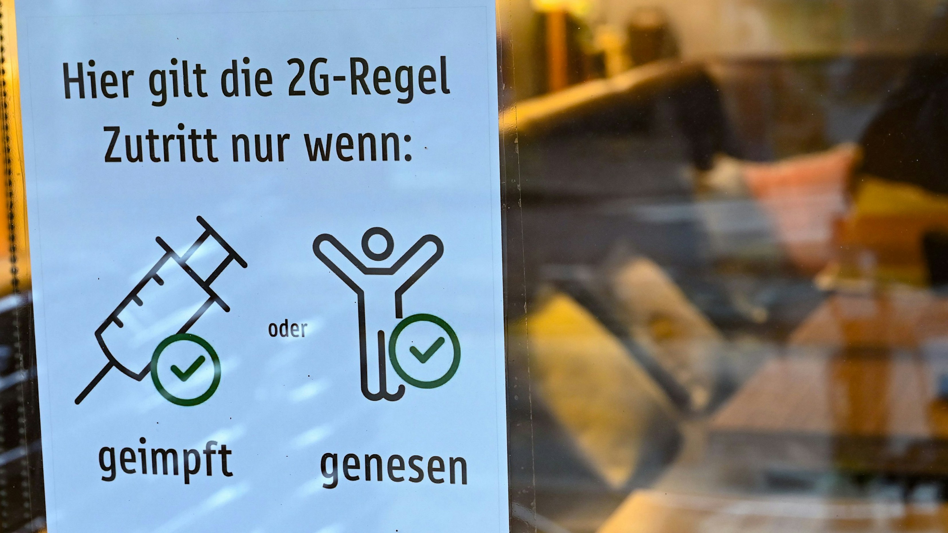 Derzeit gilt im Oldenburger Münsterland mit Warnstufe 1 die 2G-Regel. Symbolfoto: dpa