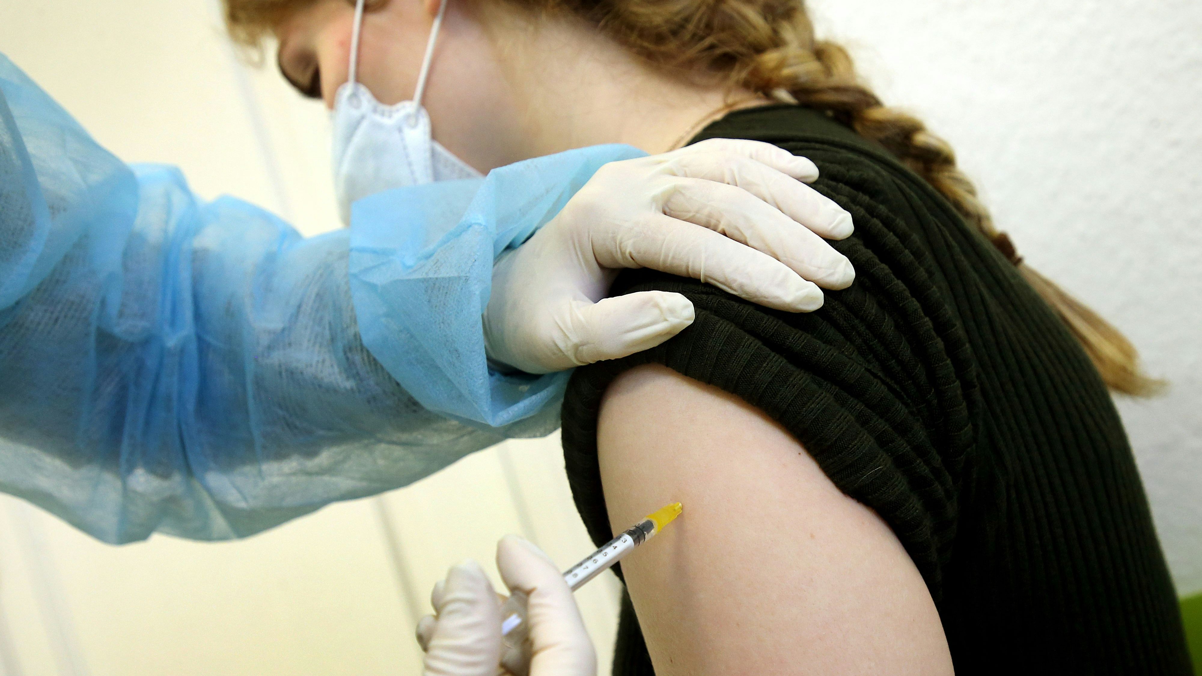 Die mobilen Impfteams sind vor Ort weiterhin im Einsatz. Wenn die neuen Impfstoffe kommen, soll es auch wieder spezielle Angebote für vulnerable Gruppen geben. Foto: dpa/Kumm