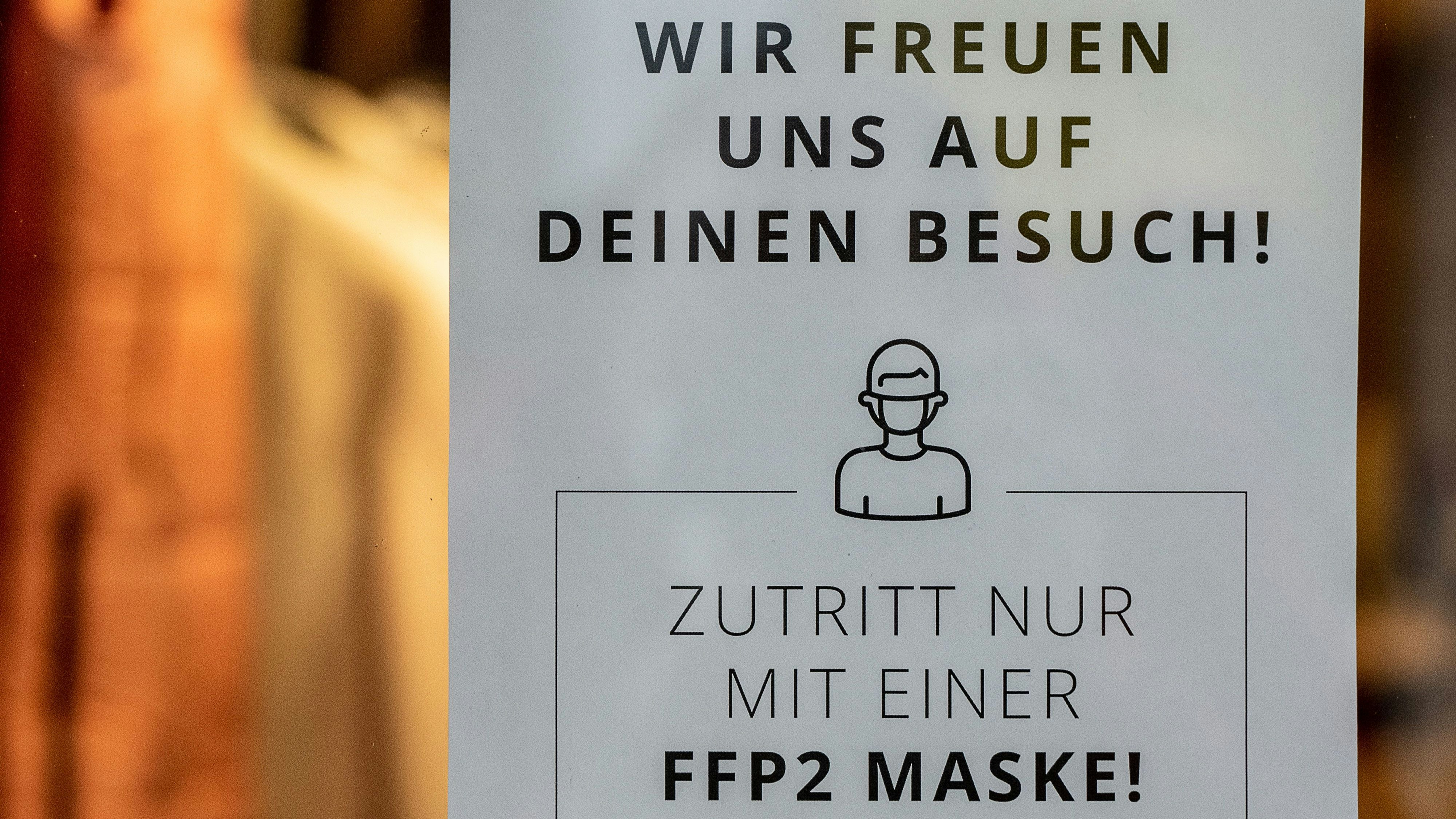 "Zutritt nur mit einer FFP2 Maske!": Seit Dienstag gilt in Niedersachsen FFP2-Maskenpflicht im Einzelhandel. Foto: dpa