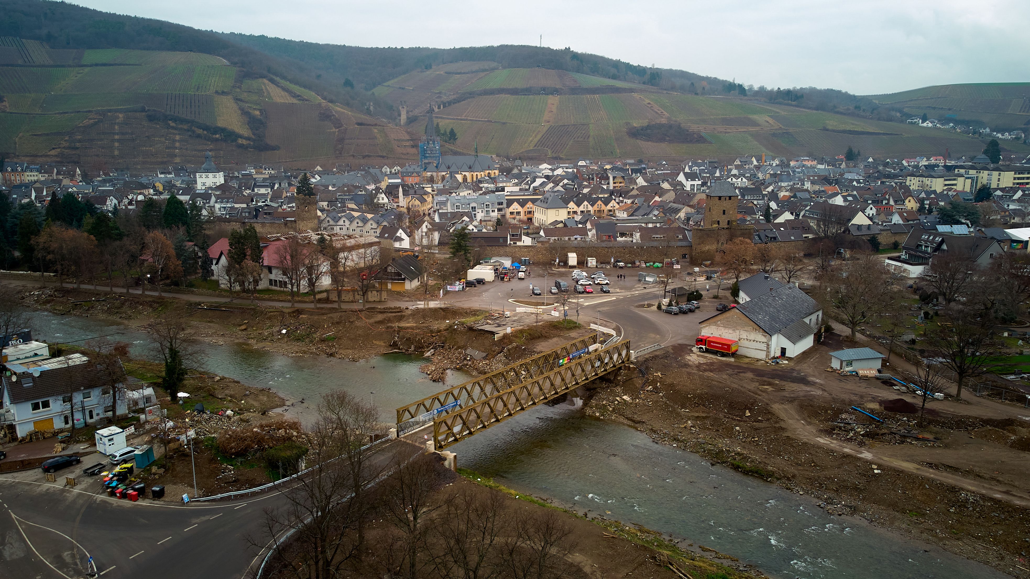 Die Stadt Bad Neuenahr-Ahrweiler ist heftig von der Flutkatastrophe im vergangenen Sommer getroffen worden. Foto: dpa/Frey