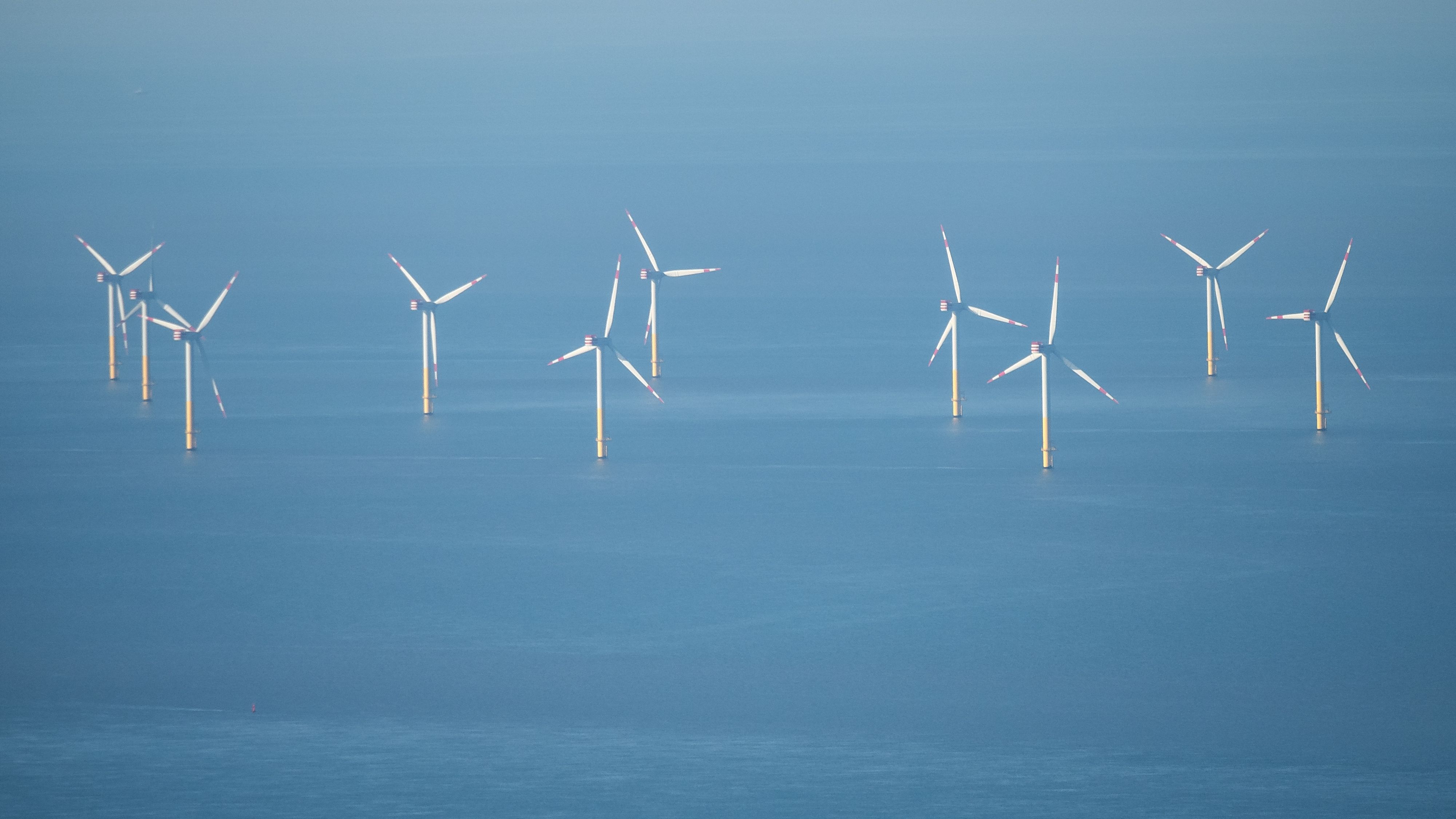 Alternative Stromerzeugung: Ein Offshore-Windpark in der Nordsee. Symbolfoto: dpa/Schuldt
