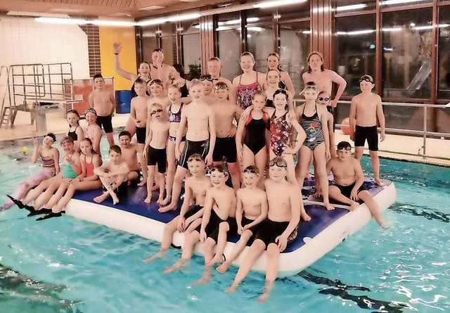 Viele Titel geholt: Der Nachwuchs vom Schwimmverein Lindern.	Foto: Dopp