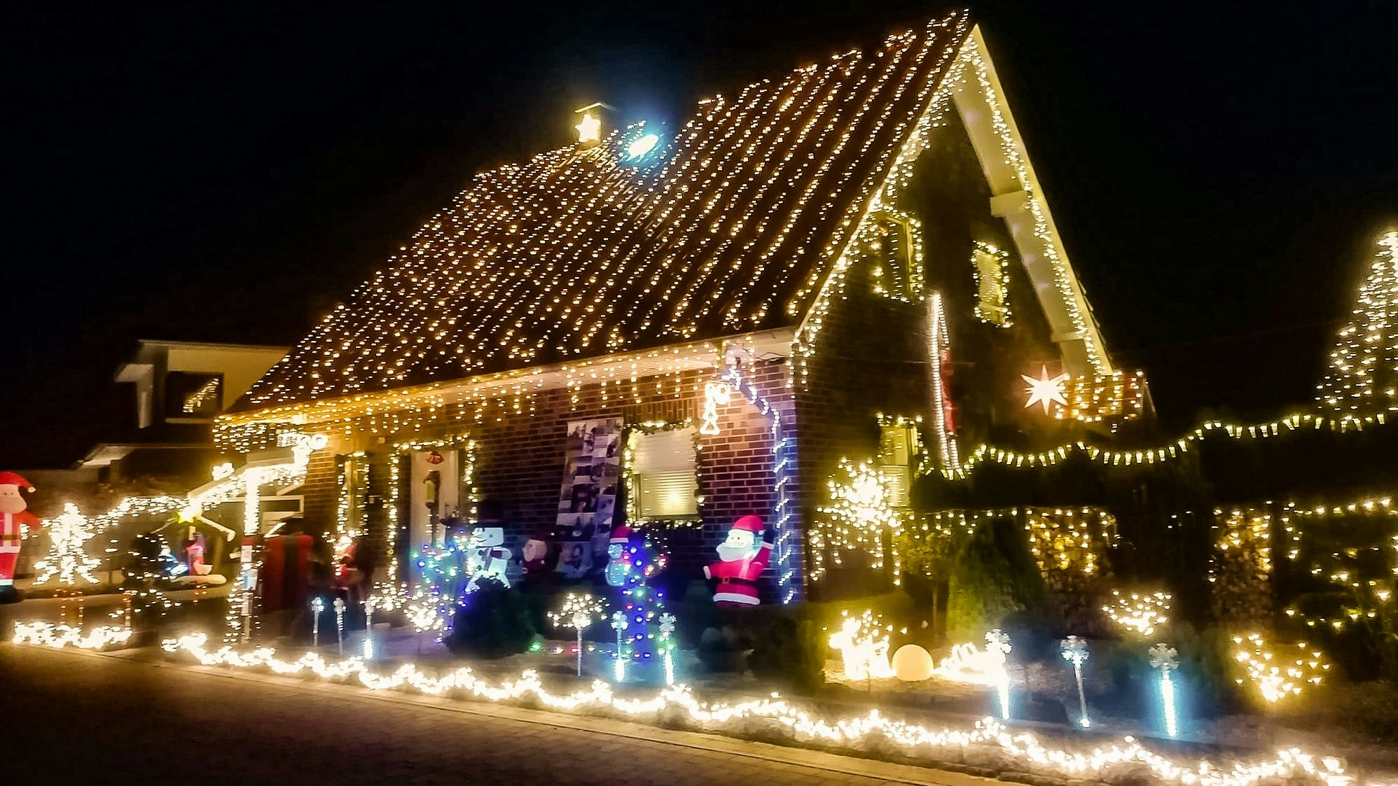 Weihnachtshaus in Essen: Familie Lampe plant wieder eine umfangreiche Beleuchtung. Foto: Lampe