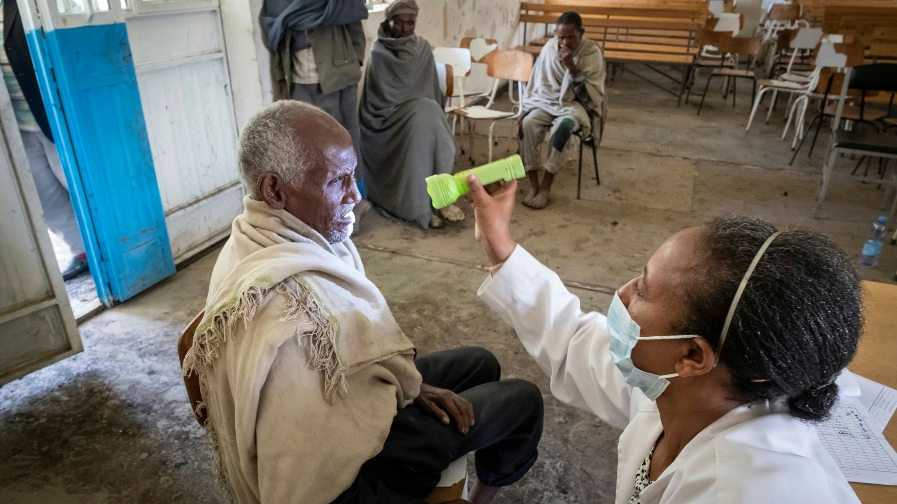 Untersuchung vor der Operation: Abiye Ganfur im Gesundheitszentrum im MfM-Projektgebiet Borena. Fotos: MfM / Rainer Kwiotek