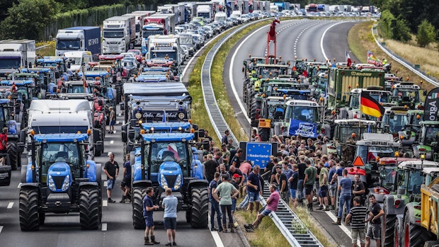 Niederländische Bauern haben Riesenwut auf die Regierung