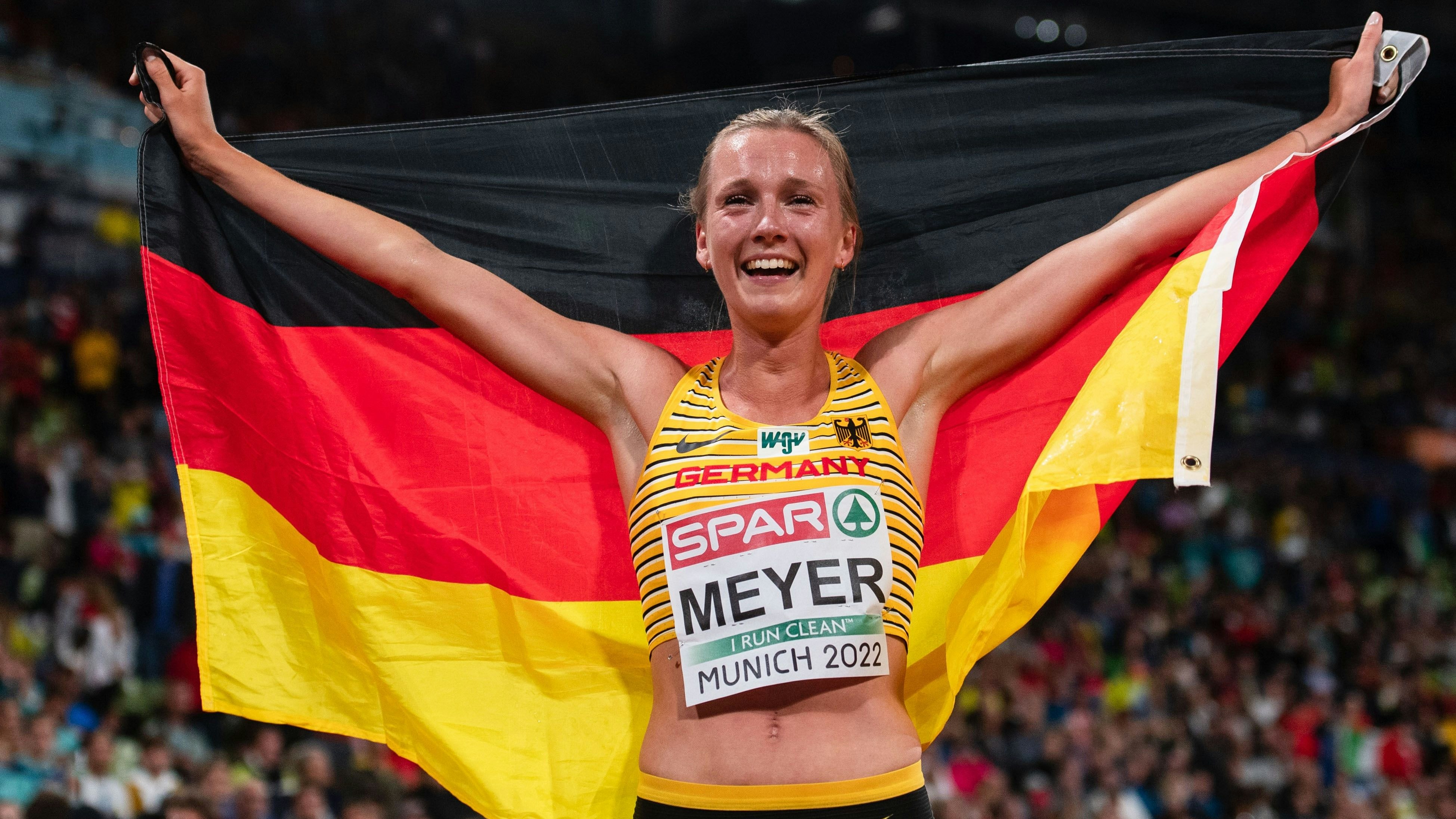 Der größte Moment: Lea Meyer feiert bei der Leichtathletik-EM in München Silber über 3000 m Hindernis. Foto: dpa/picture allivance