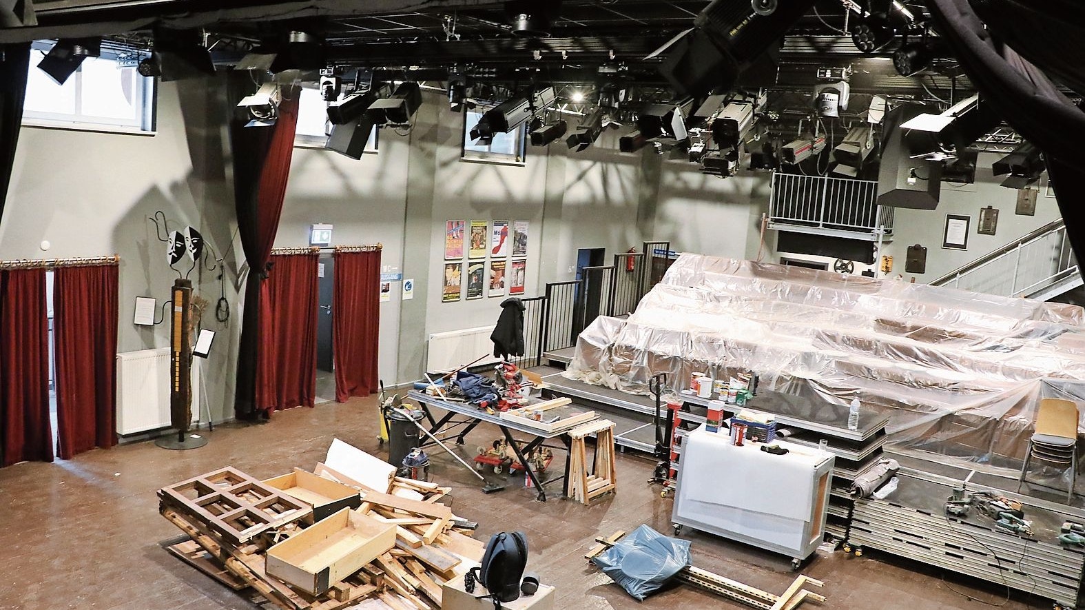 Die spielfreie Zeit wird genutzt: Das Theater gleicht derzeit eher einer Werkstatt. Foto: Uwe Berning