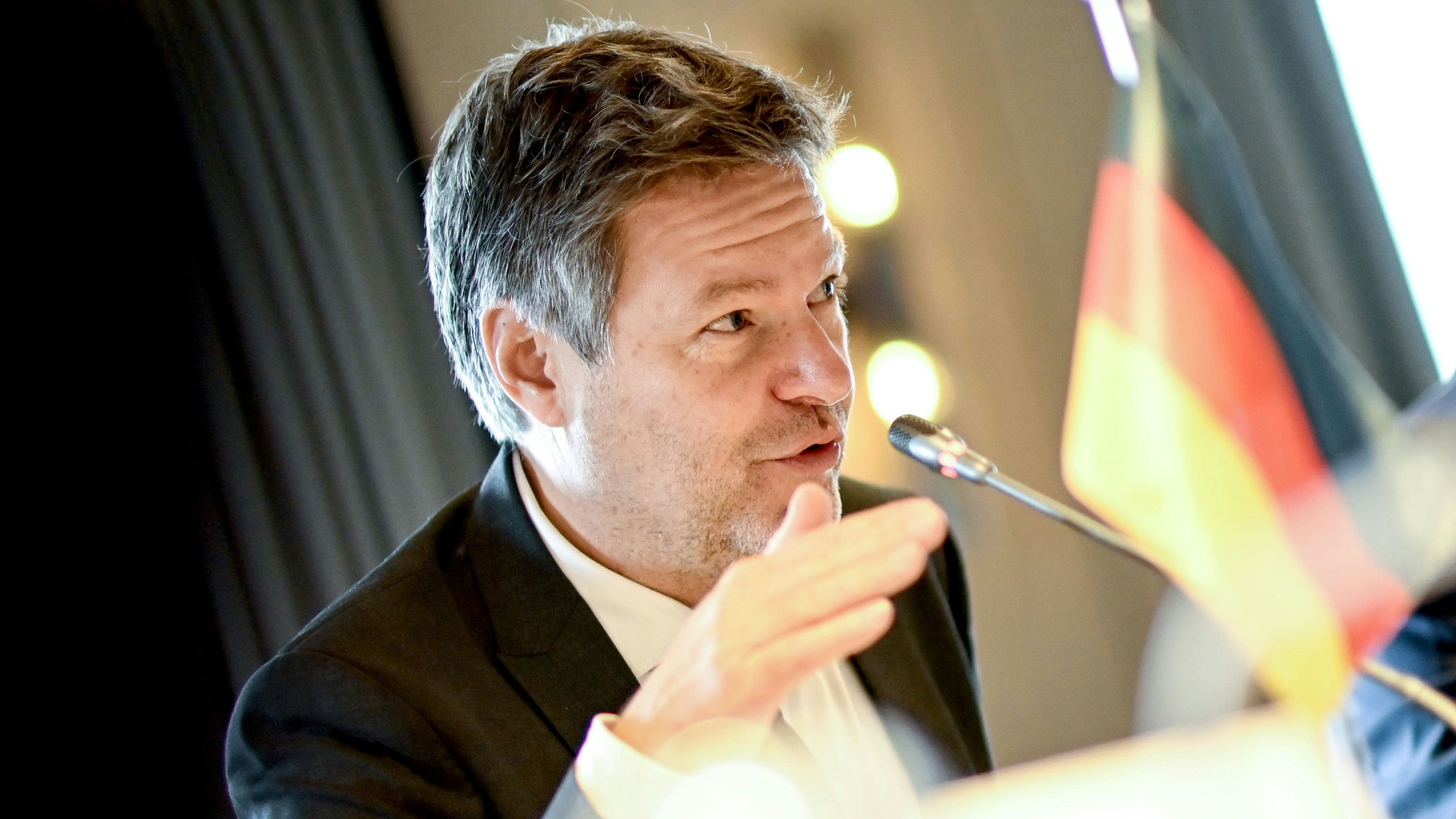 Robert Habeck (Bündnis 90/Die Grünen) verteidigt die Gaspreisbremse gegen Kritik. Foto: dpa