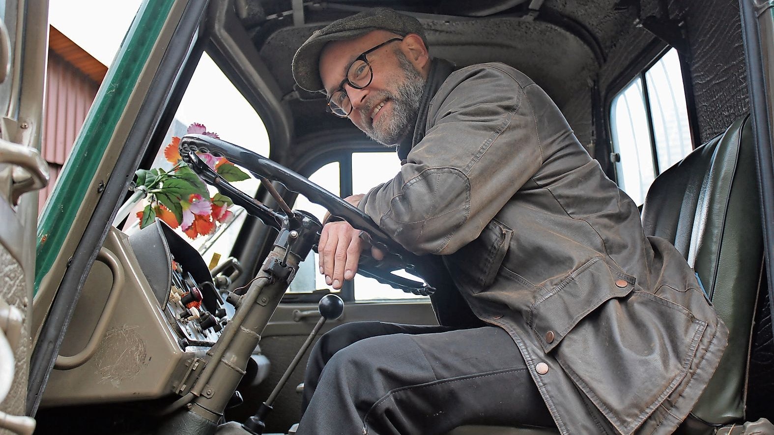 Behält den Überblick: Dr. Eike Lossin bei der Überführung eines Steyr-Daimler-Puch-Lkw.  Fotos (3): Maren