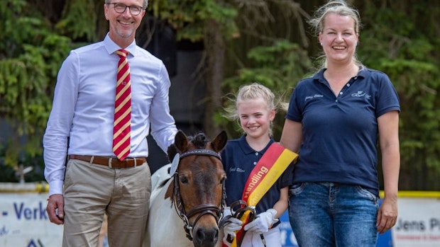 Lilly Hubbermann gewinnt das 1. Südoldenburger Juniorhandling in Emstek
