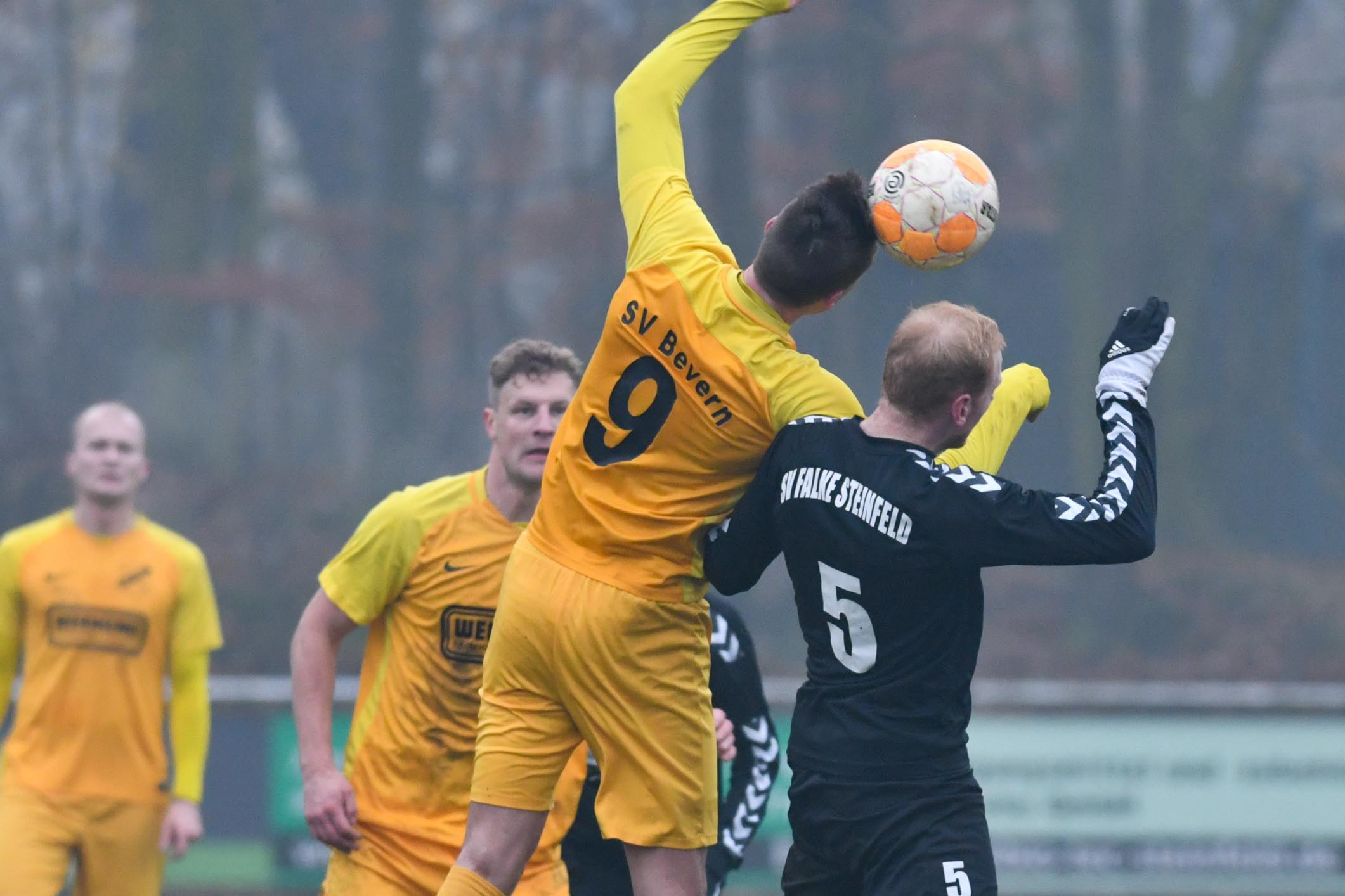 Keine OM-Duelle in 20/21: Die Teams aus Cloppenburg und Vechta, hier der SV Bevern und Falke Steinfeld, spielen in der neuen Landesliga-Saison in unterschiedlichen Staffeln. Foto: Wenzel