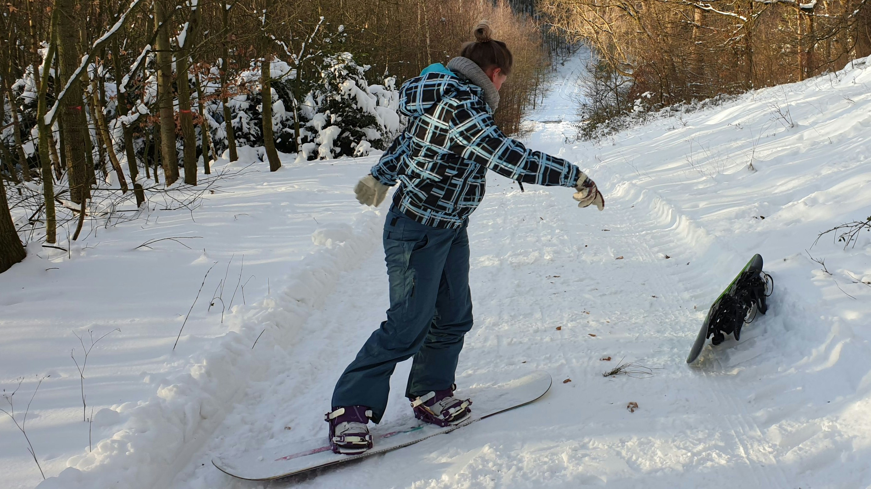 Fast wie in den Alpen: Marion Rusche mit dem Snowboard in den Dammer Bergen. Foto: TuS Neuenkirchen&nbsp;