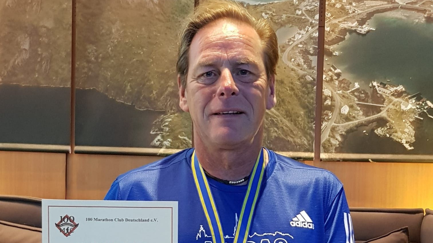 Ein echter Dauer-Läufer: Thorsten Scheper nach seinem 200. Marathon in Stockholm. Foto: Scheper