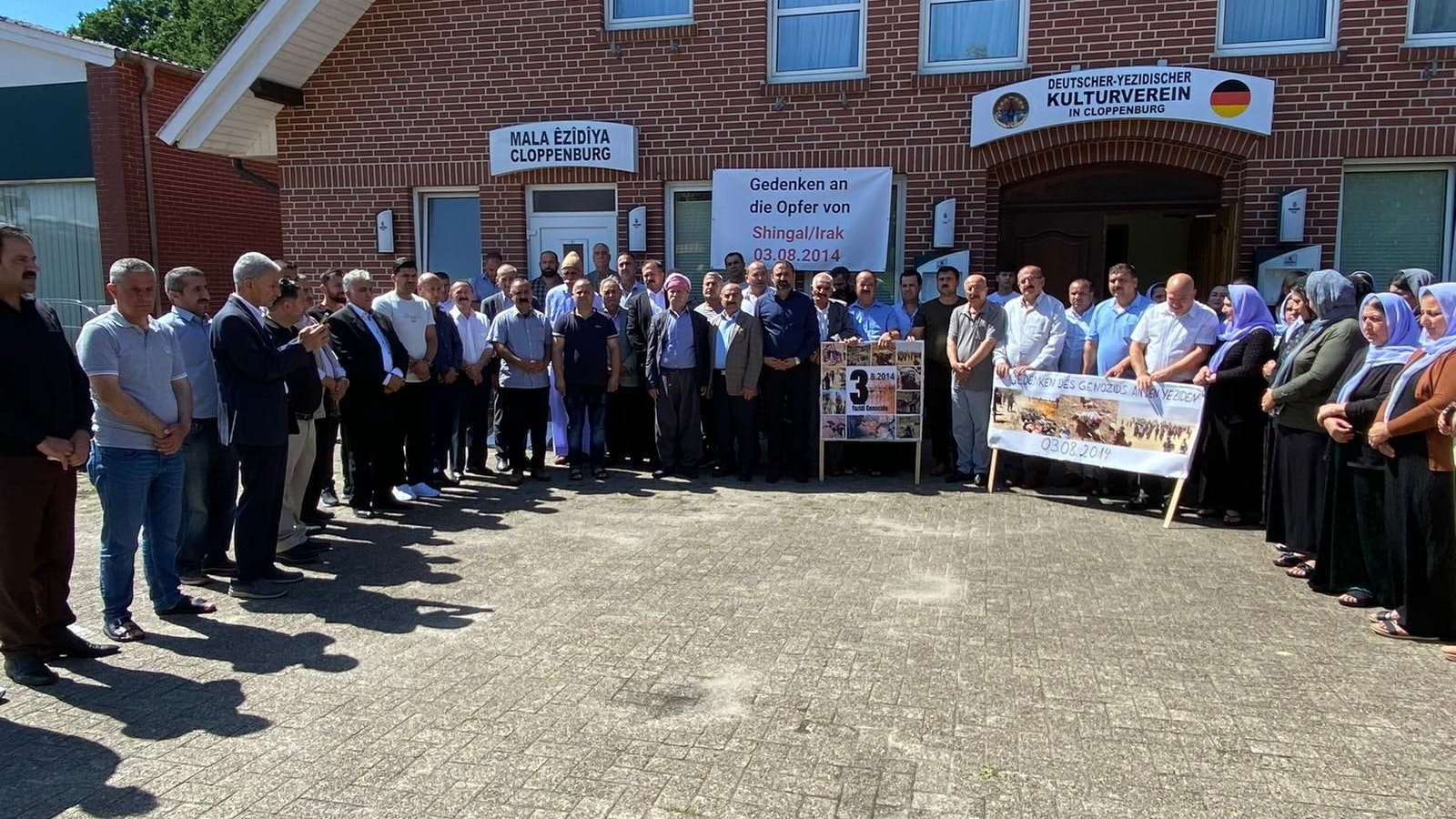 Gedenktag: Der Deutsch-Yezidische Kulturverein in Cloppenburg hat die Veranstaltung in diesem Jahr beim Gemeindehaus in Sevelten organisiert. Foto: Koyun