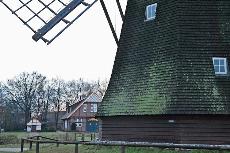 Anziehungspunkt in Huckelrieden: Die Schutenmühle und das Heimathaus. Foto: G. Meyer