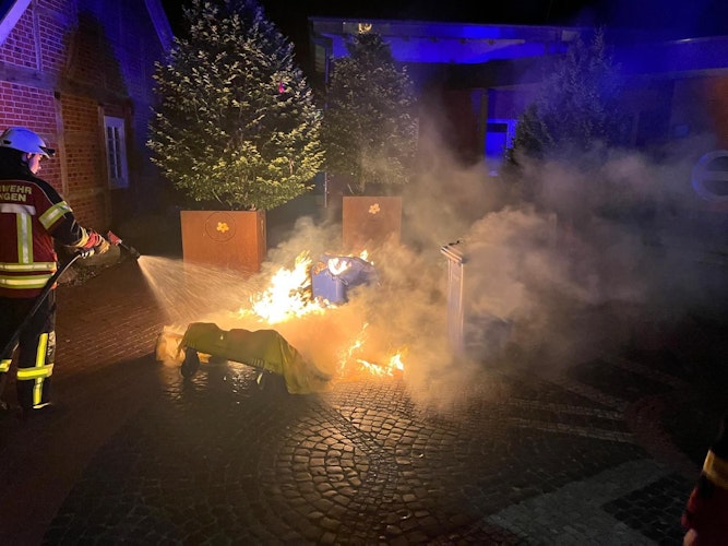In der Nacht zu Samstag brannte es an mehreren Stellen im Löninger Stadtgebiet. Foto: Feuerwehr Löningen
