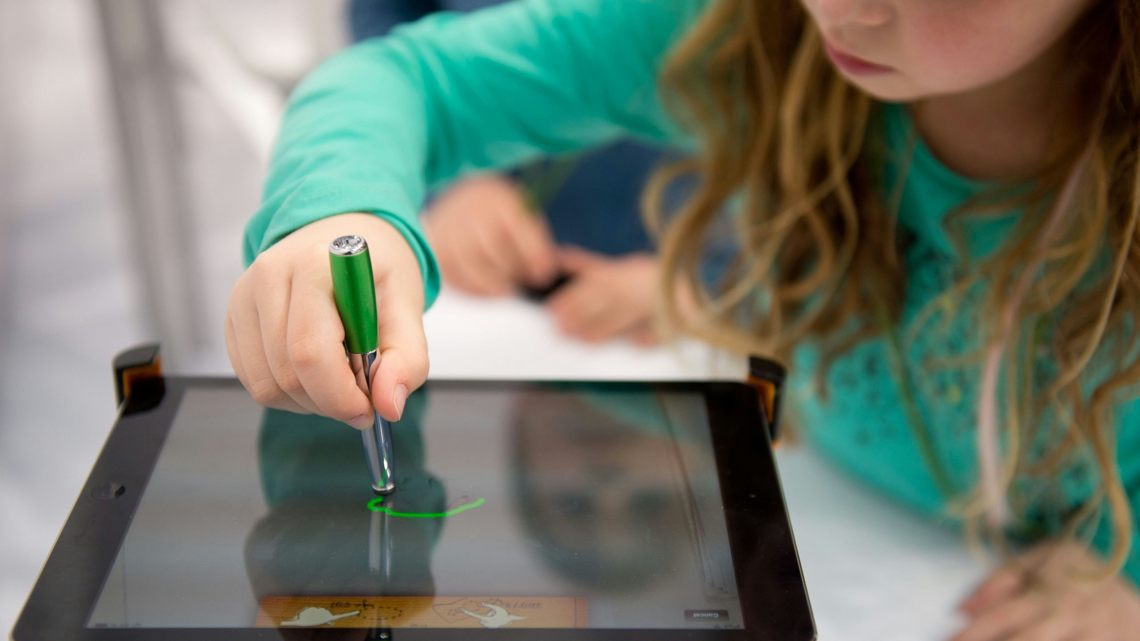 Statt konsumieren: Mit digitalen Medien können auch Kinder schon kreativ umgehen. Foto: dpa